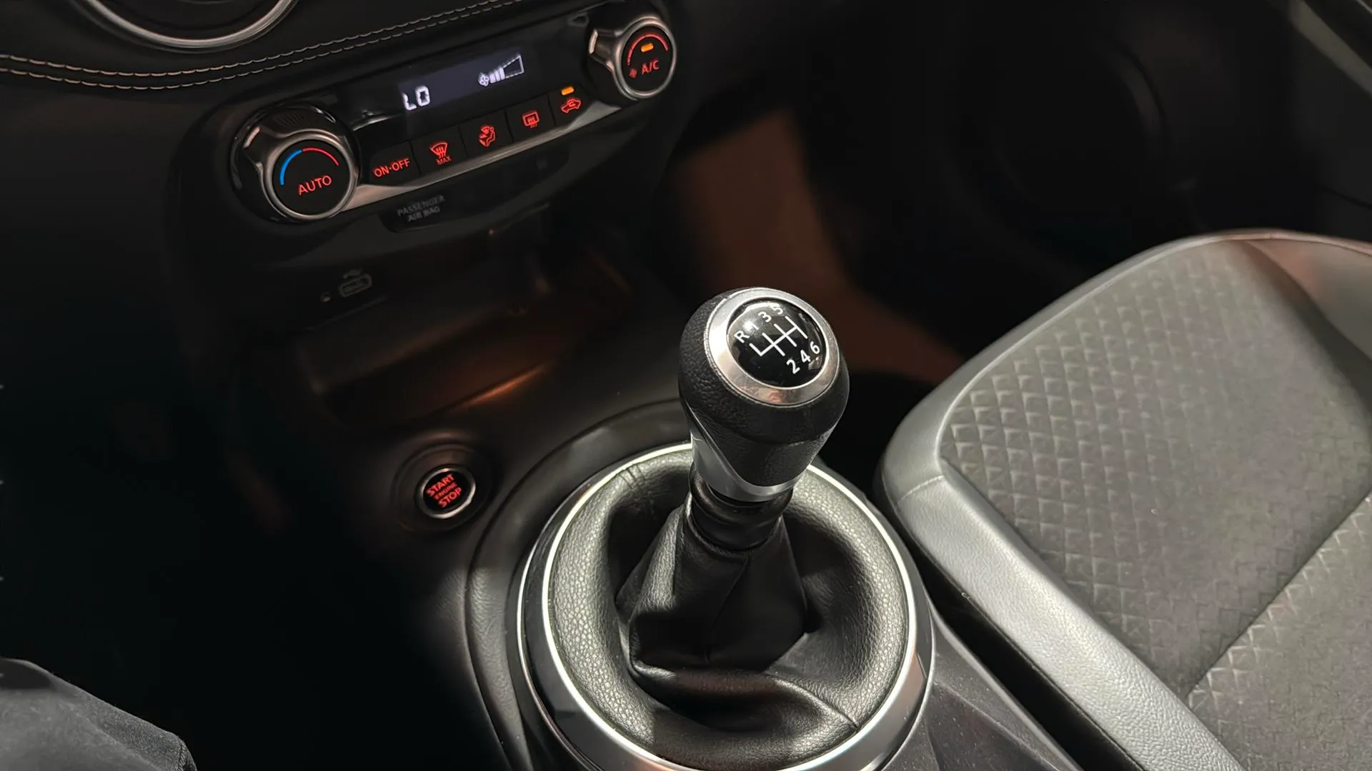 Nissan Juke DIG-T 6M/T Acenta - foto 19