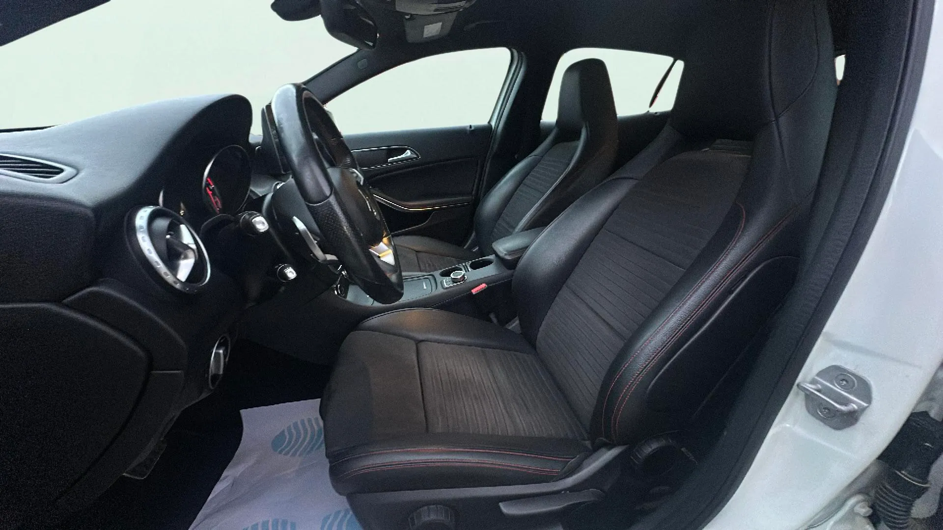 Mercedes-Benz GLA 220 d 4MATIC AMG Line - foto 19