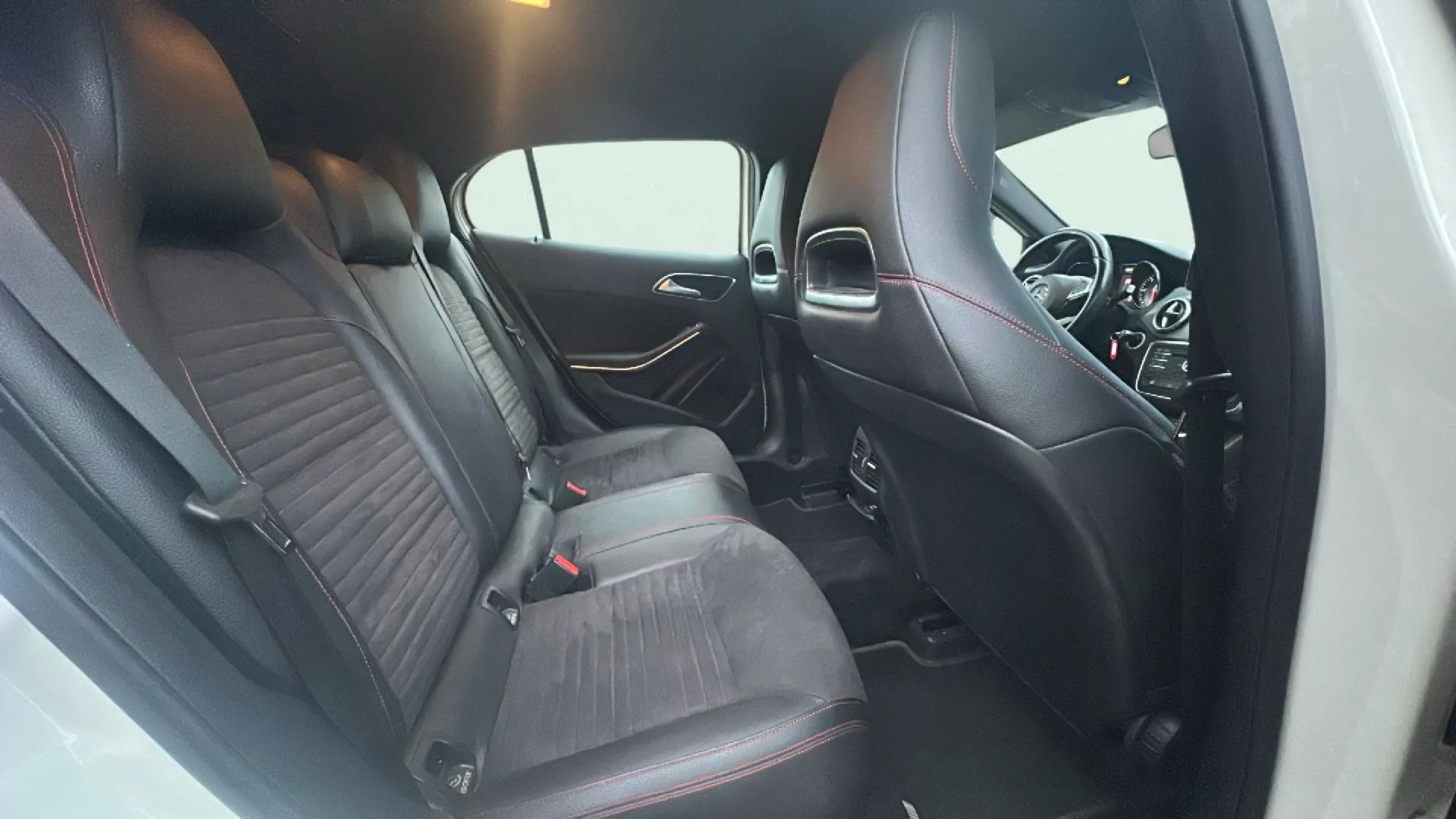 Mercedes-Benz GLA 220 d 4MATIC AMG Line - foto 14
