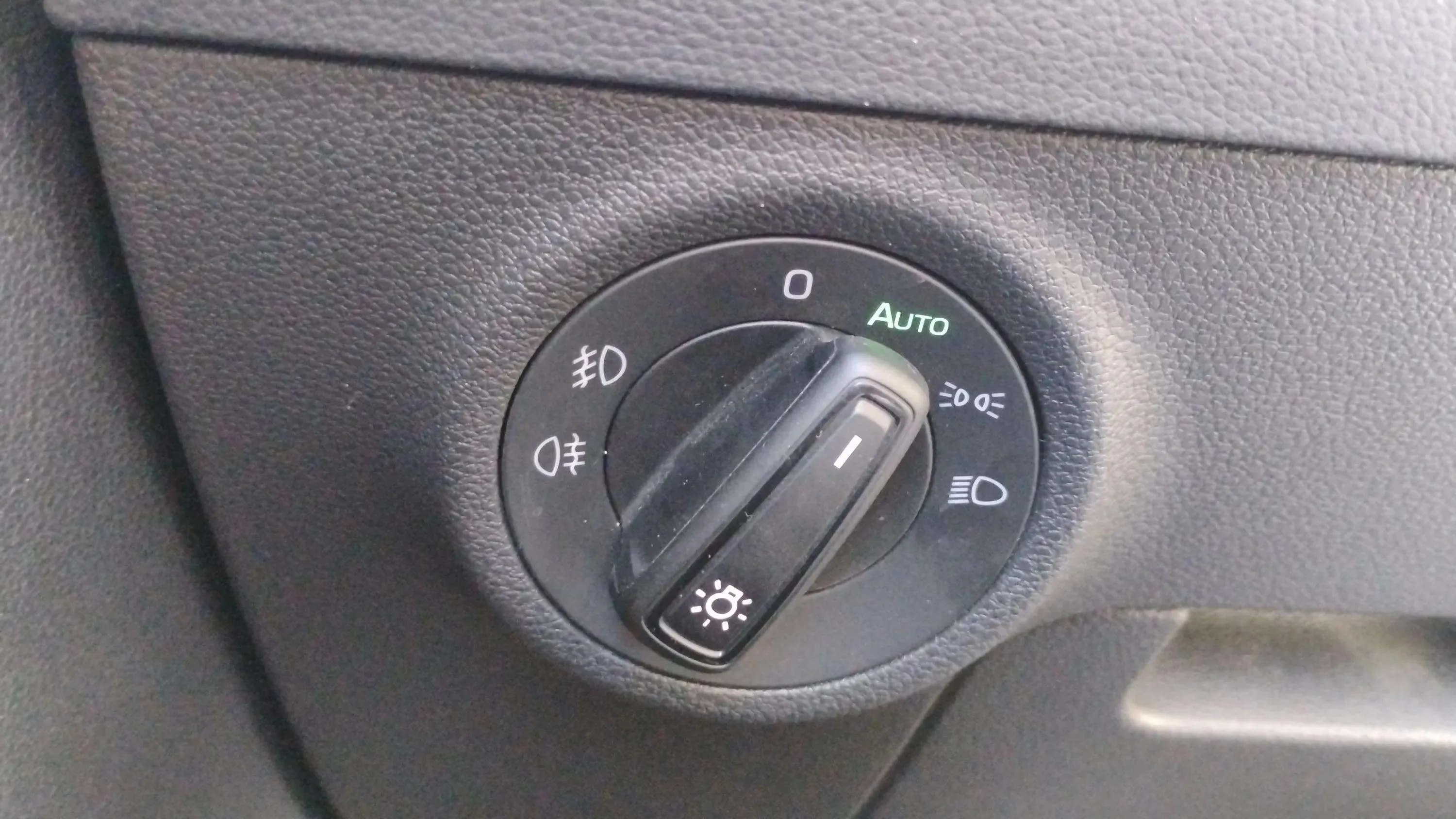 Škoda Karoq 1.5 TSI DSG ACT Ambition - foto 15