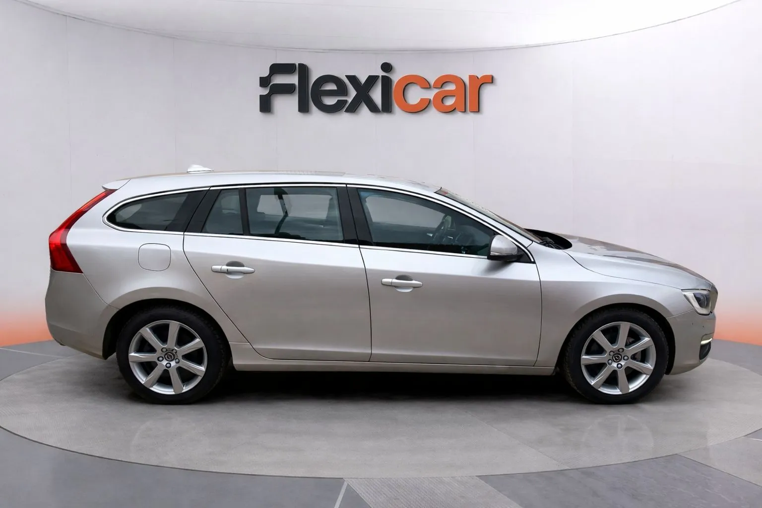 Volvo V60 2.0 T3 Kinetic - foto 6