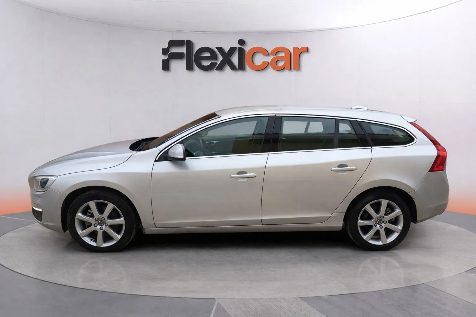Volvo V60 2.0 T3 Kinetic - foto 4
