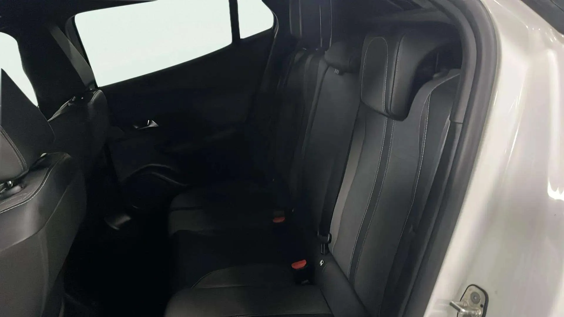 Peugeot 2008 Allure PureTech 130 - foto 22