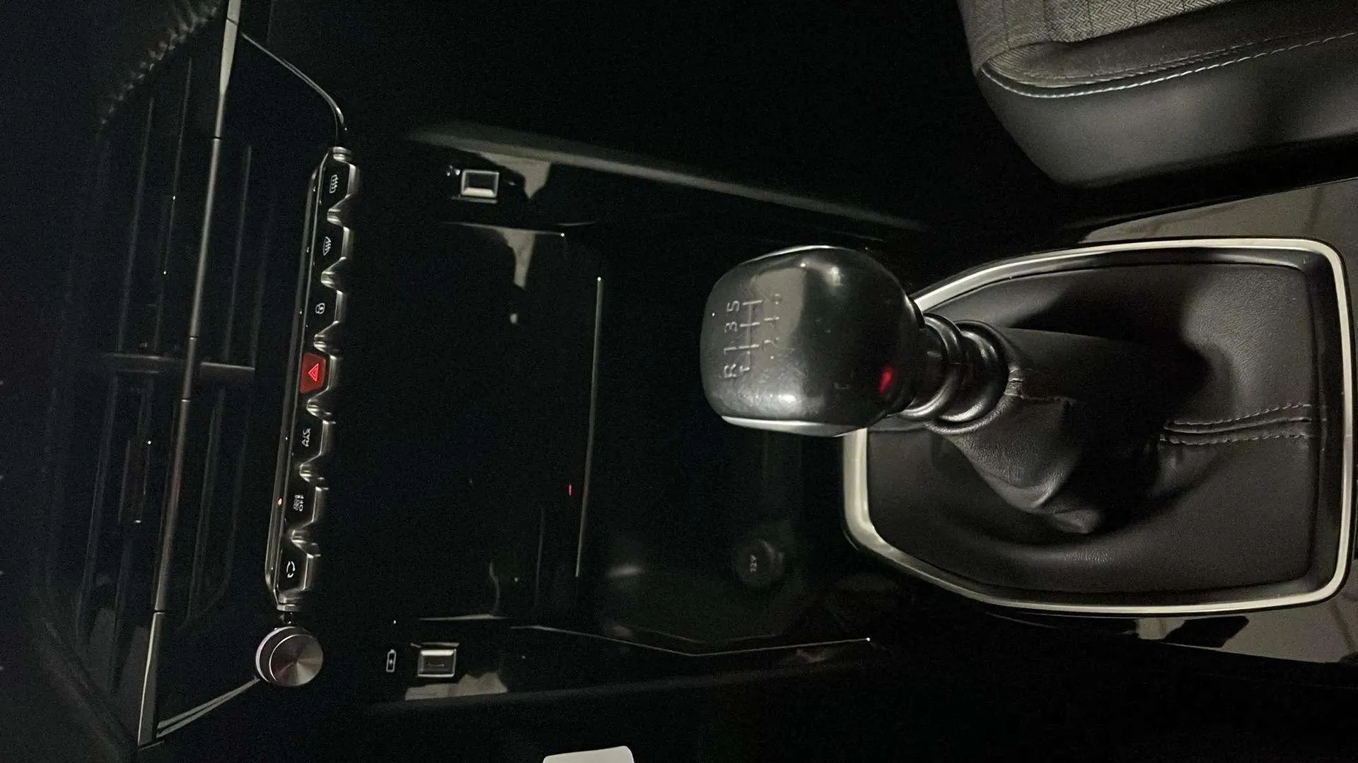 Peugeot 2008 Allure PureTech 130 - foto 18