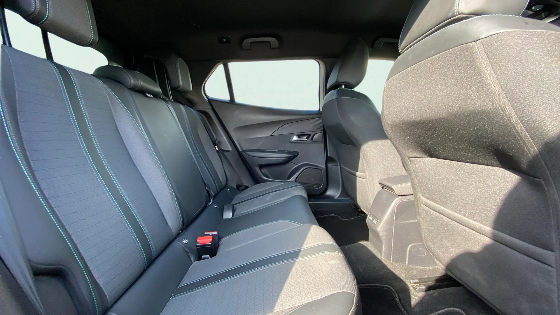 Peugeot 2008 Allure Pack PureTech 130 - foto 12