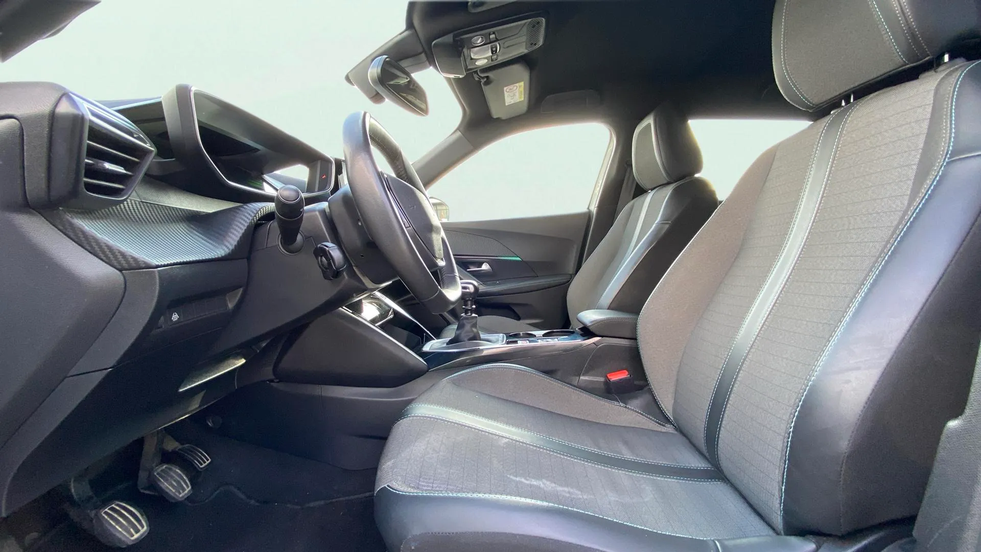 Peugeot 2008 Allure Pack PureTech 130 - foto 9