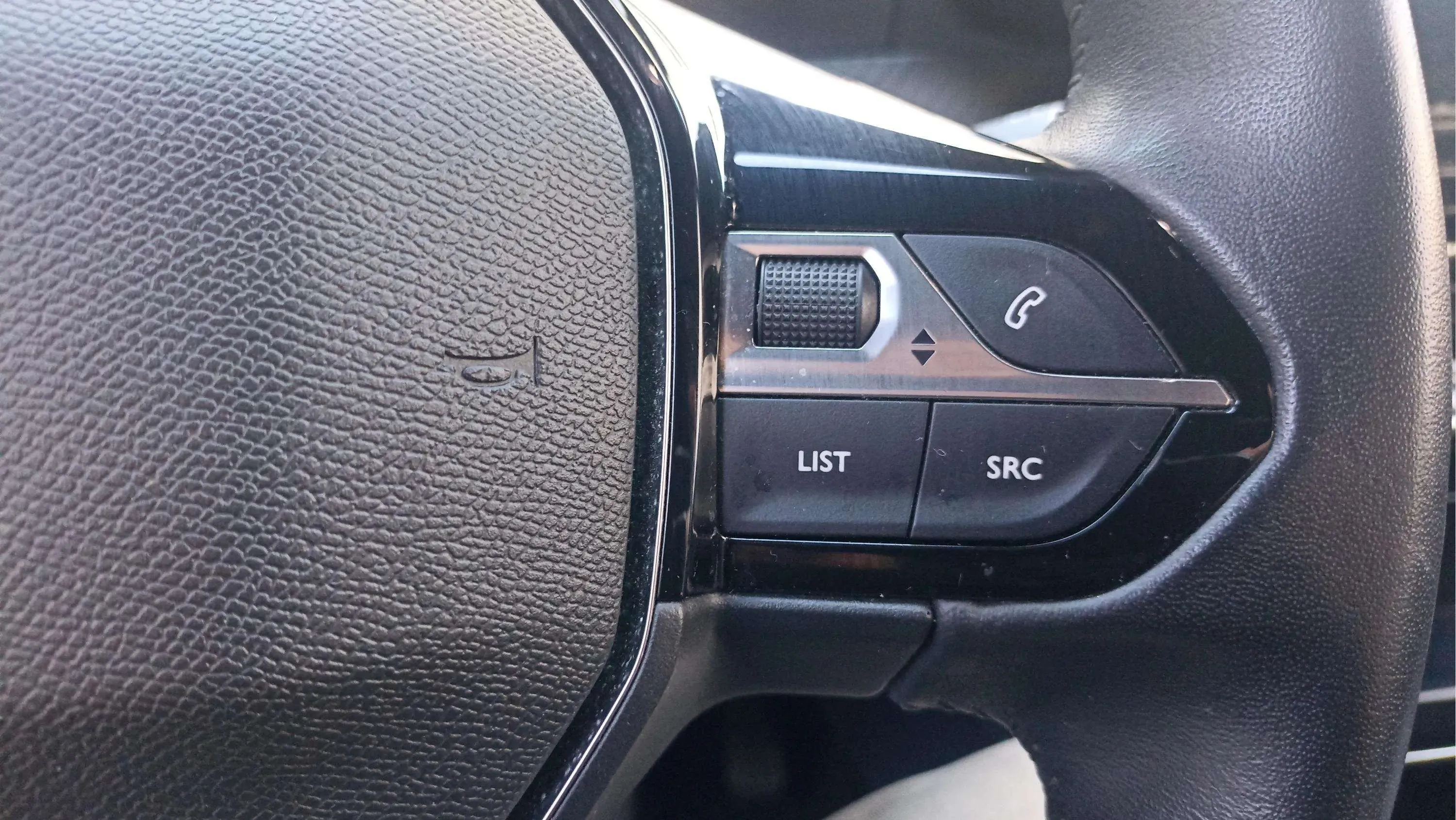 Peugeot 2008 Allure Pack PureTech 130 - foto 20