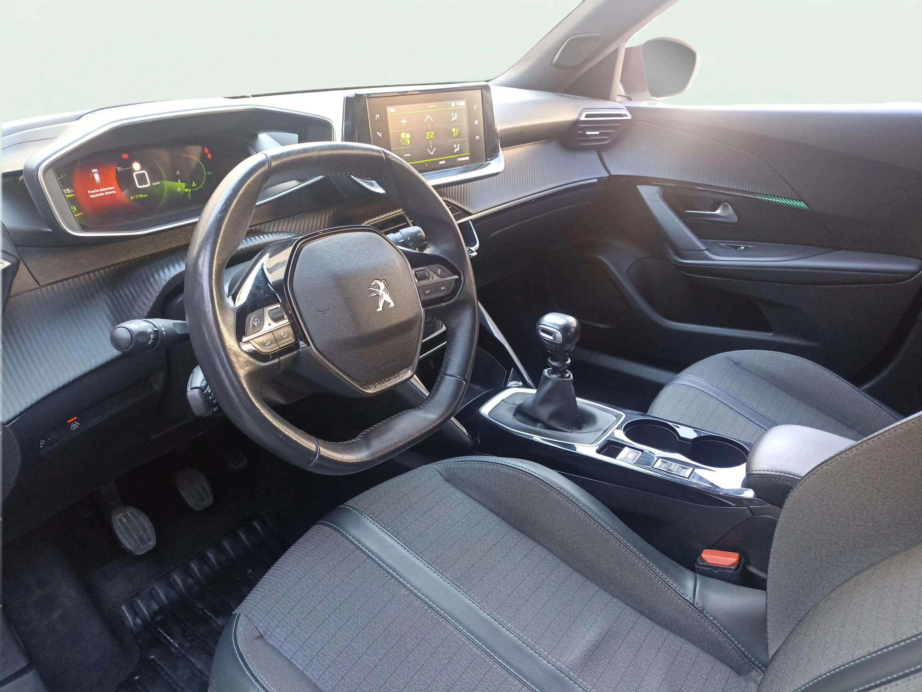 Peugeot 2008 Allure Pack PureTech 130 - foto 13