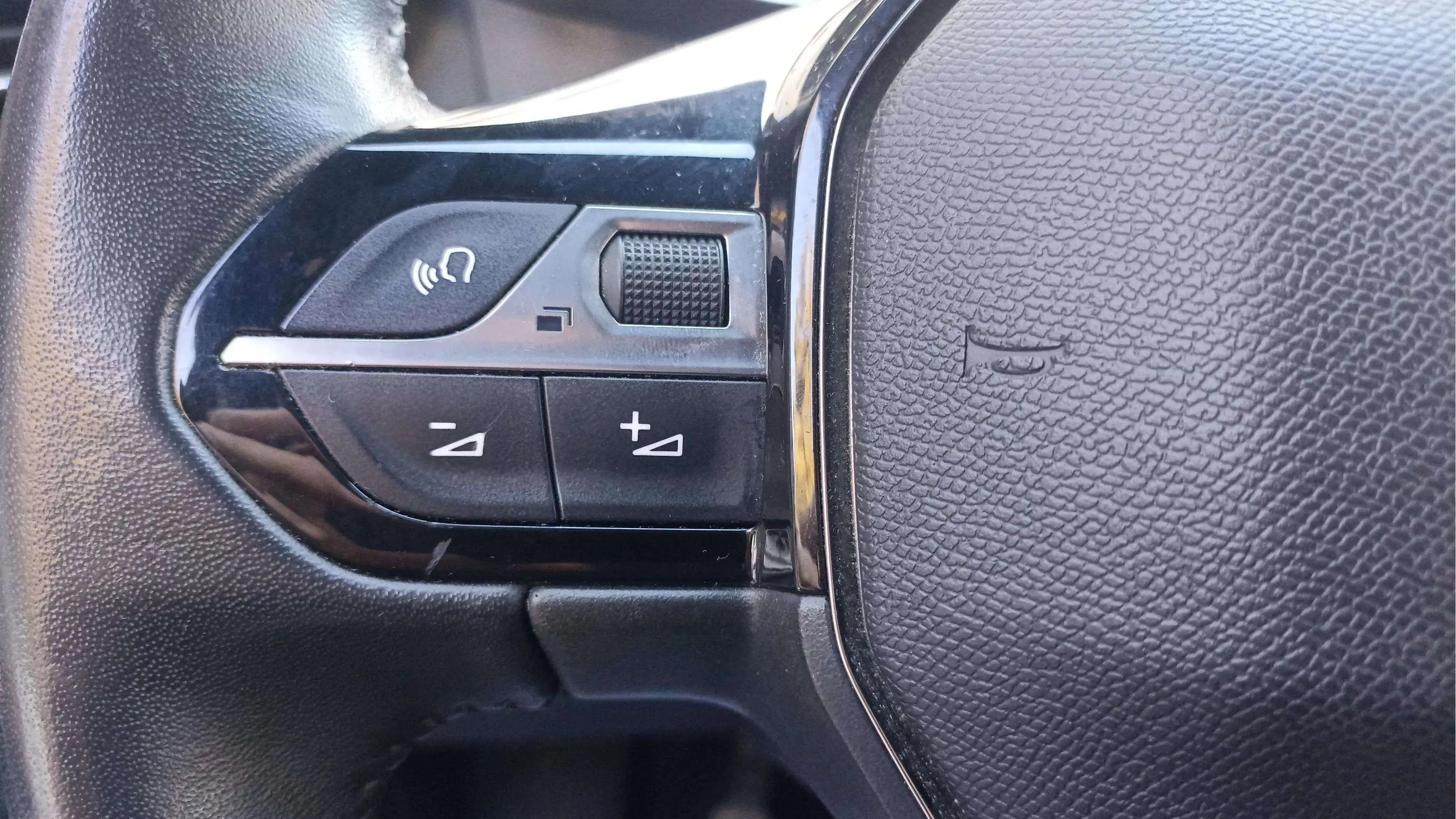 Peugeot 2008 Allure Pack PureTech 130 - foto 19