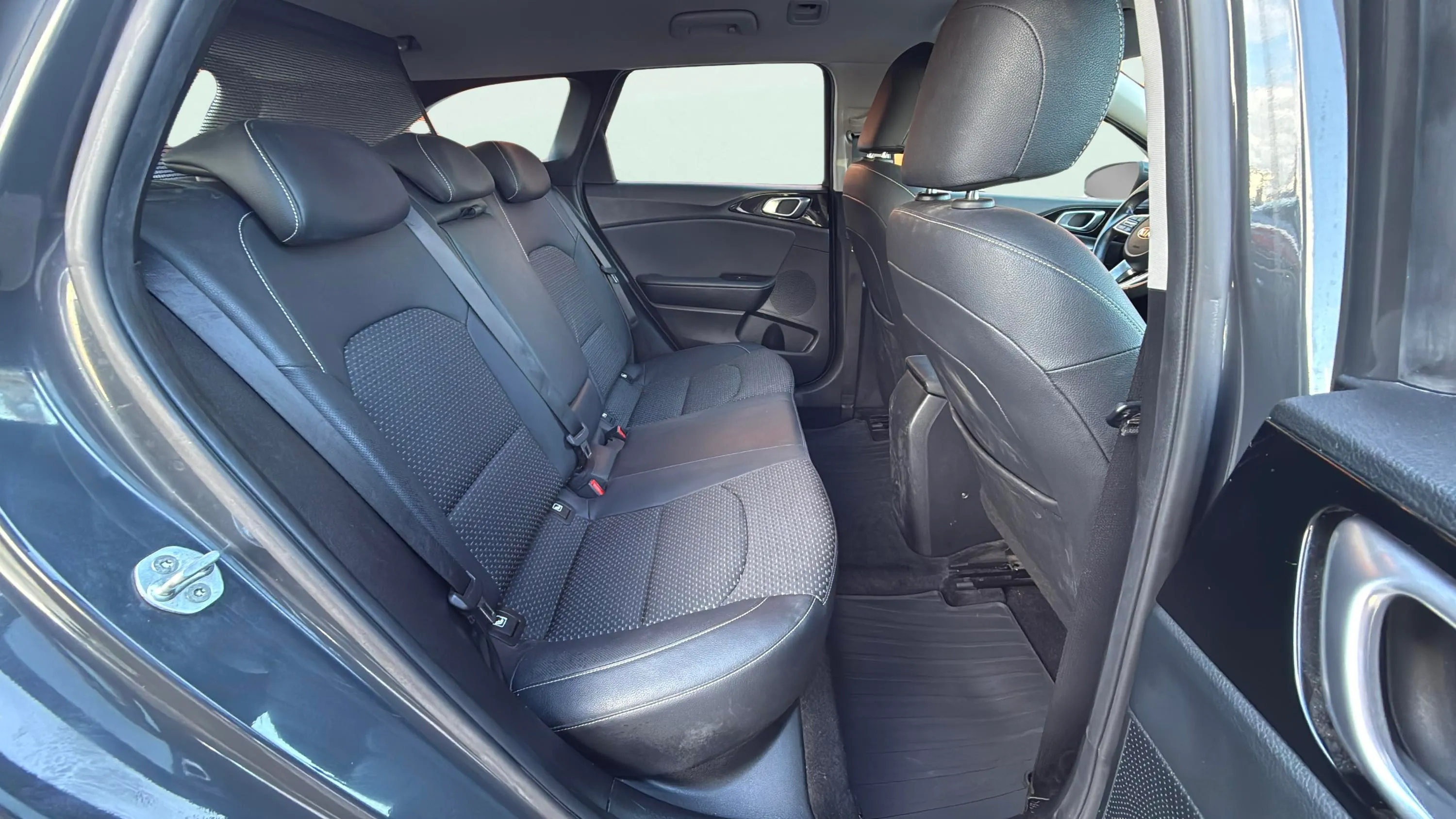 Kia Ceed Tourer 1.6 CRDi Tech - foto 22