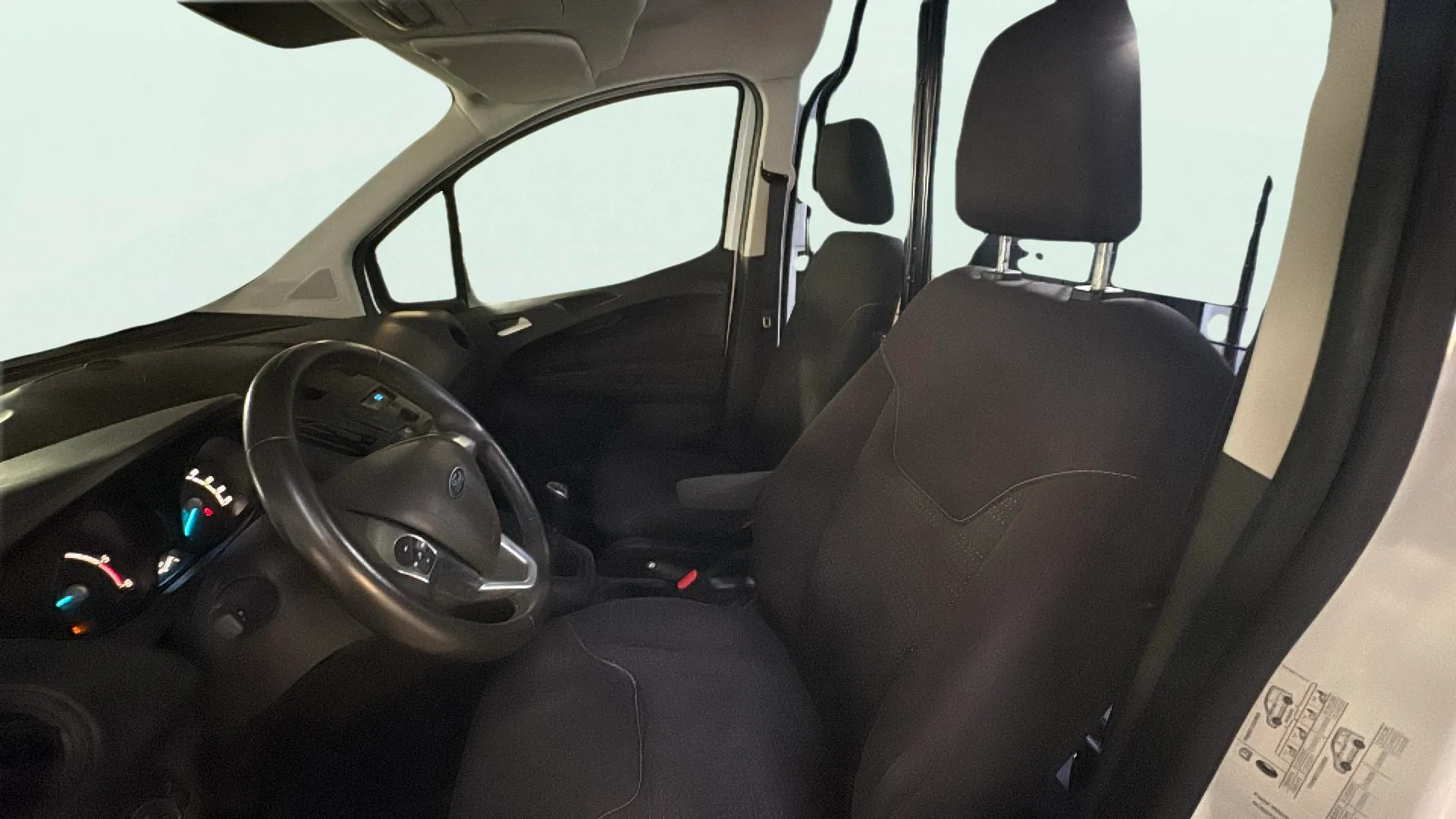 Ford Tourneo Courier 1.5 TDCi Sport - foto 9