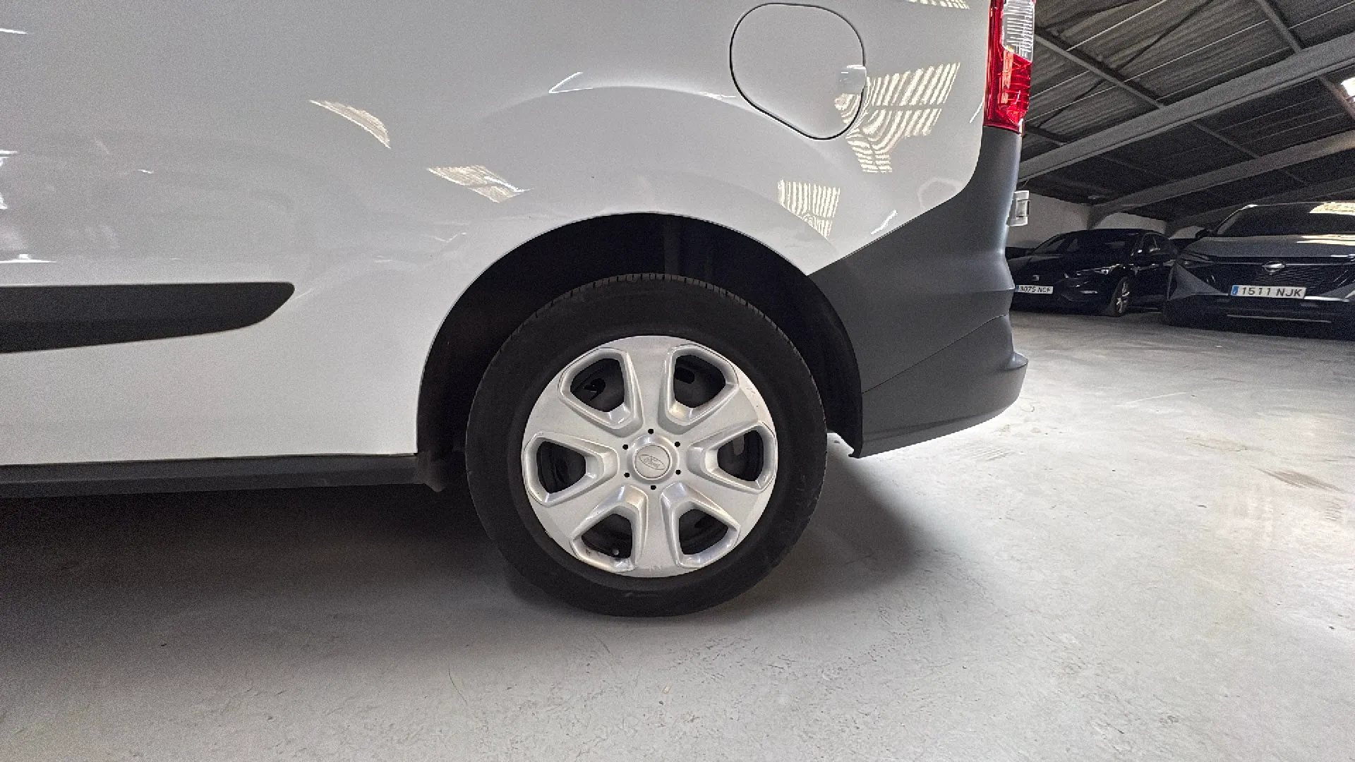 Ford Tourneo Courier 1.5 TDCi Sport - foto 11