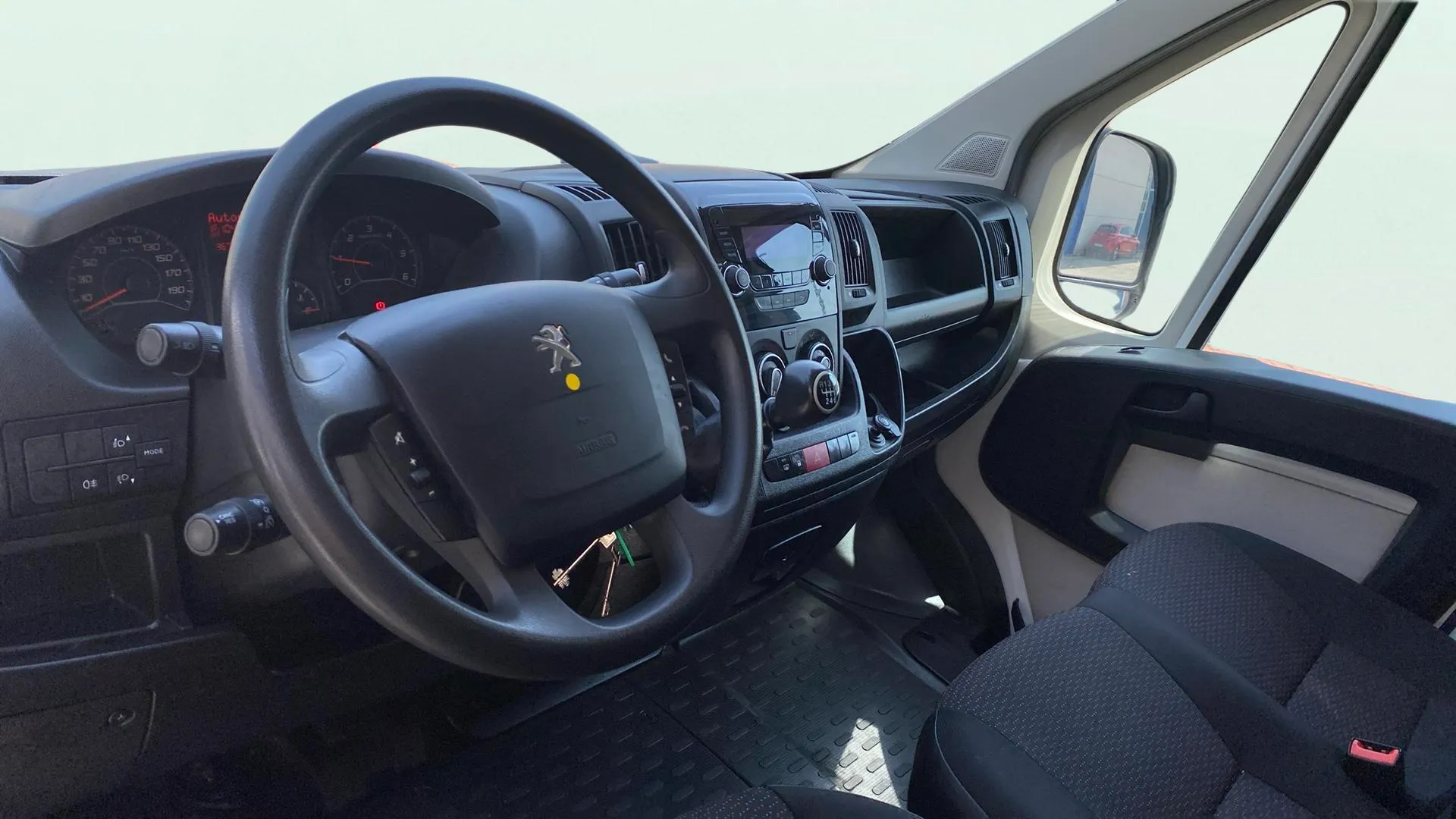 Peugeot Boxer FurgónL2H2 Isotermo - foto 18