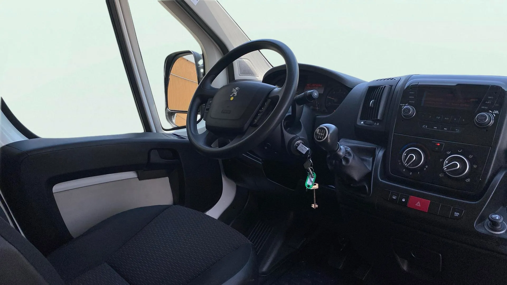 Peugeot Boxer FurgónL2H2 Isotermo - foto 20