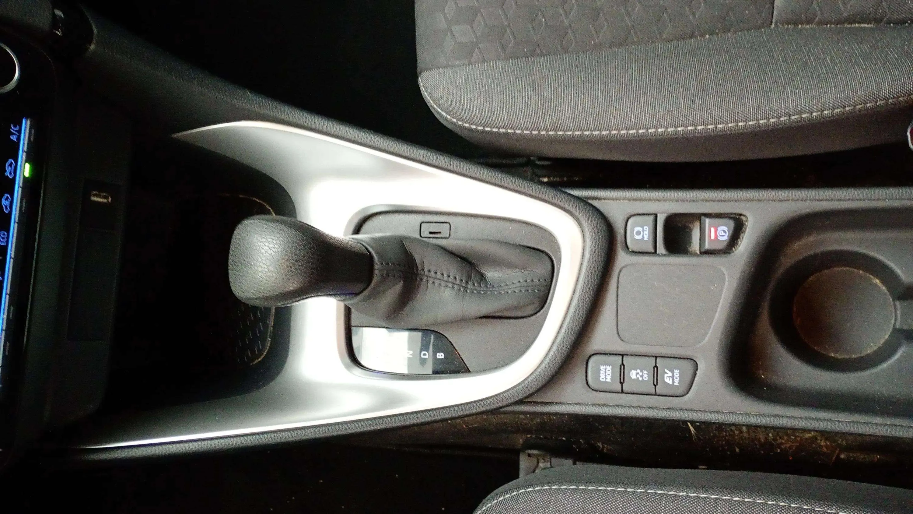 Toyota Yaris 1.5 120H Business Plus - foto 14