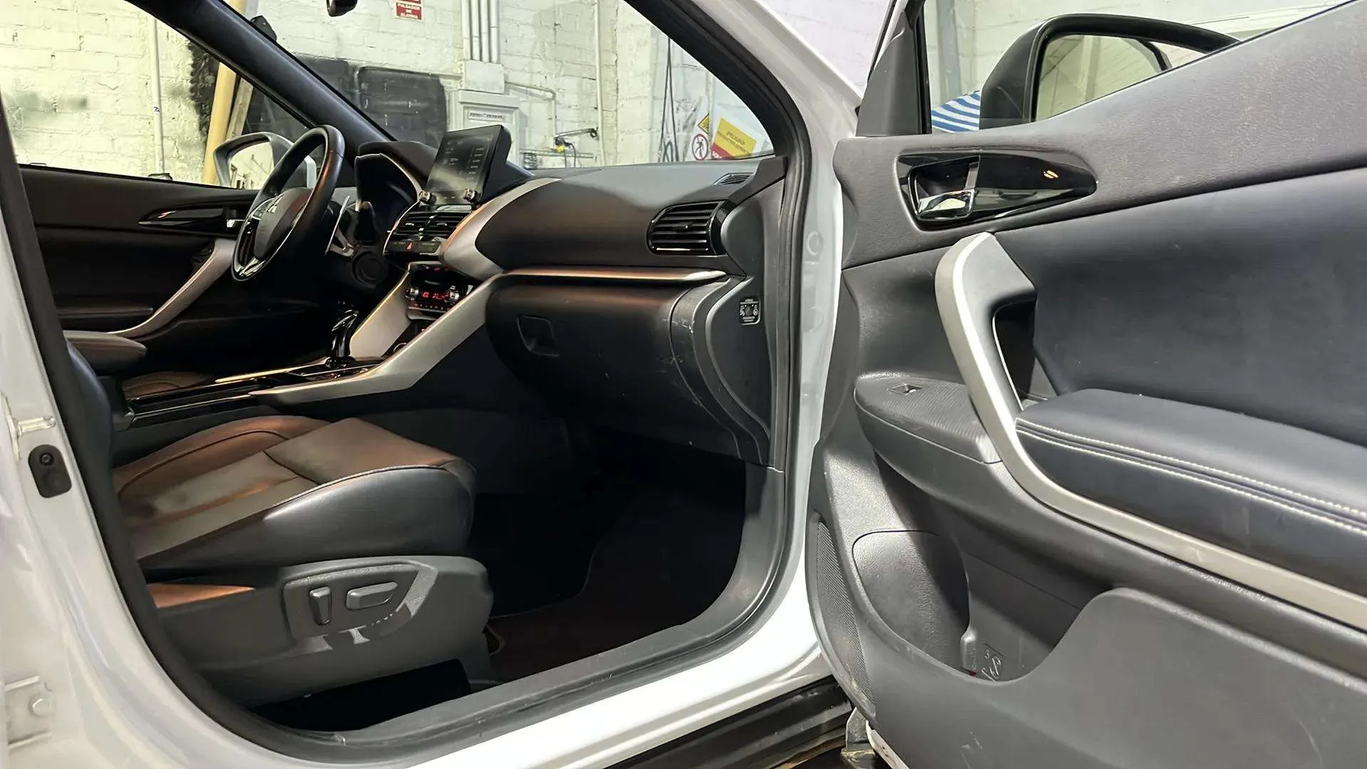 Mitsubishi Eclipse Cross PHEV Kaiteki 4WD - foto 13