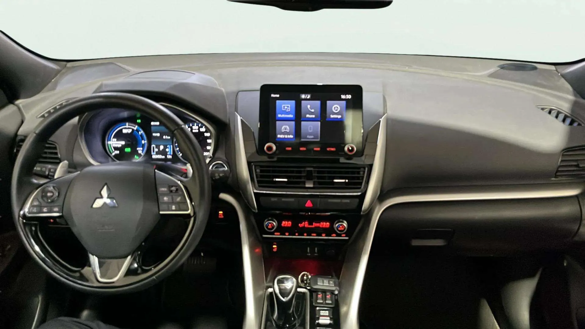 Mitsubishi Eclipse Cross PHEV Kaiteki 4WD - foto 12