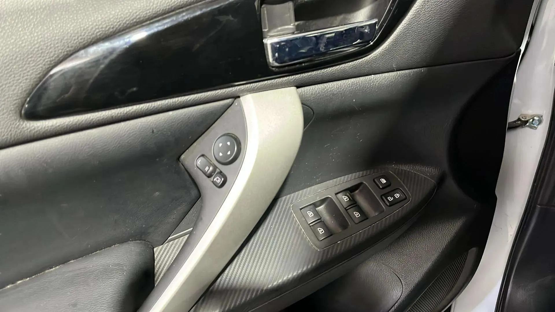 Mitsubishi Eclipse Cross PHEV Kaiteki 4WD - foto 16