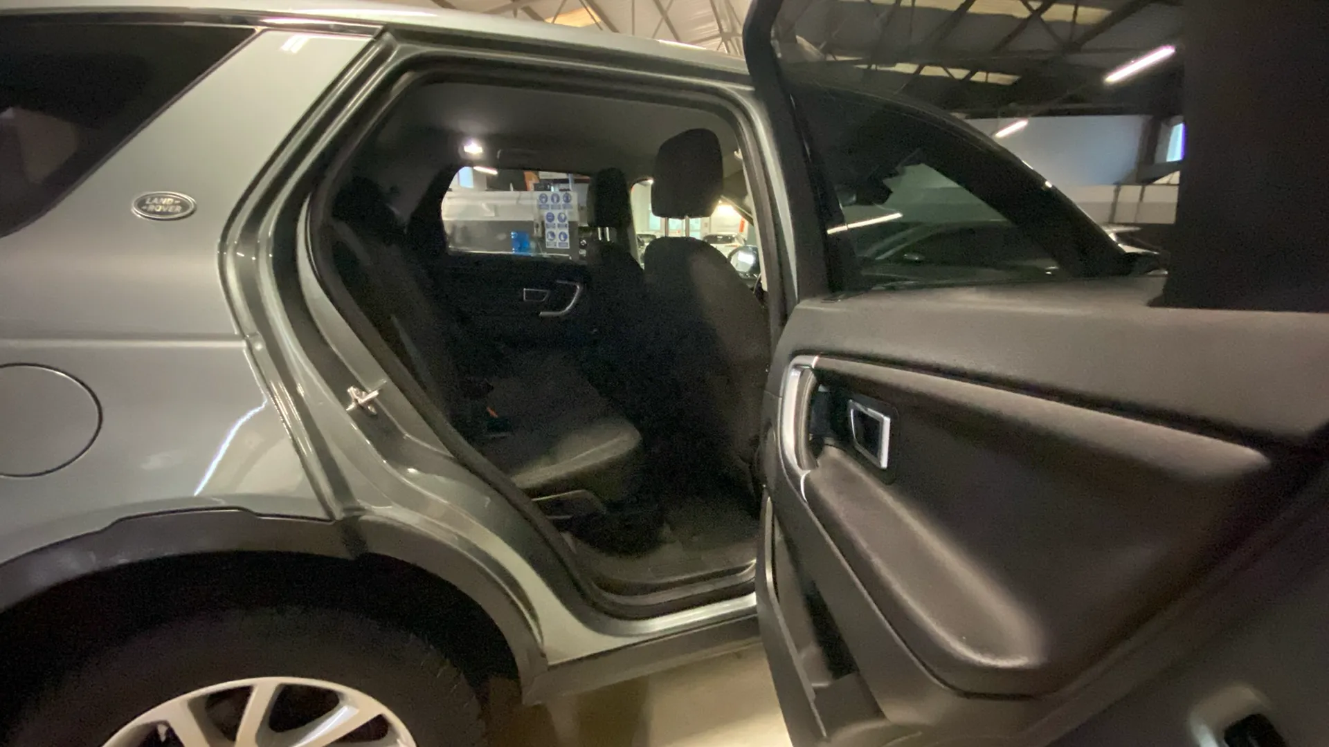 Land Rover Discovery Sport 2.0L TD4 4x4 HSE - foto 18