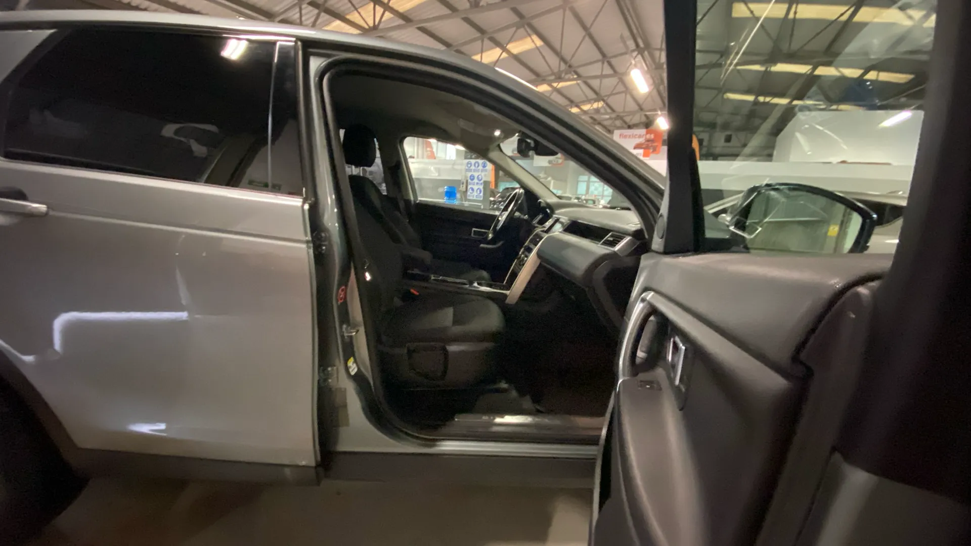 Land Rover Discovery Sport 2.0L TD4 4x4 HSE - foto 13