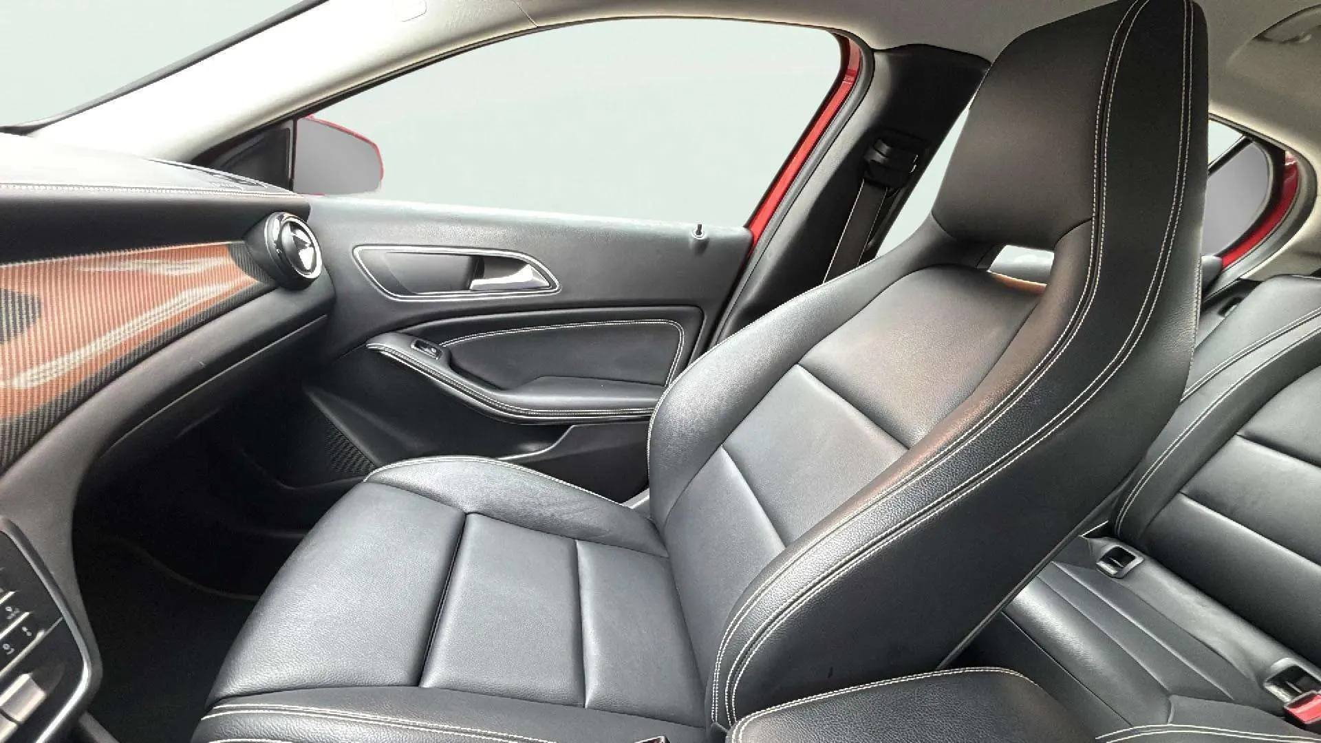 Mercedes-Benz GLA 180 - foto 17
