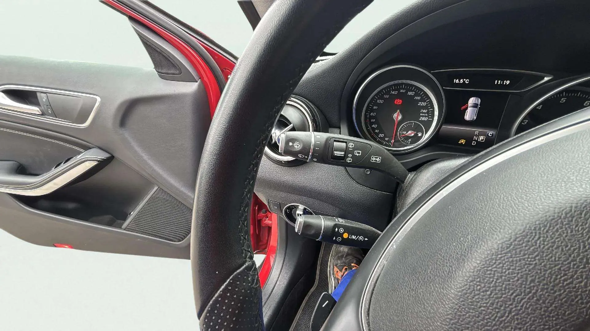 Mercedes-Benz GLA 180 - foto 30