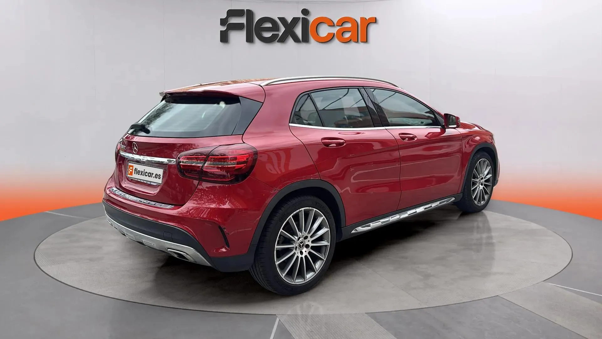 Mercedes-Benz GLA 180 - foto 7