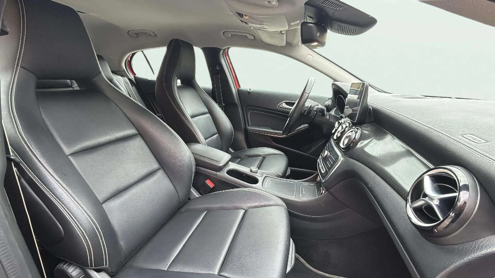 Mercedes-Benz GLA 180 - foto 23