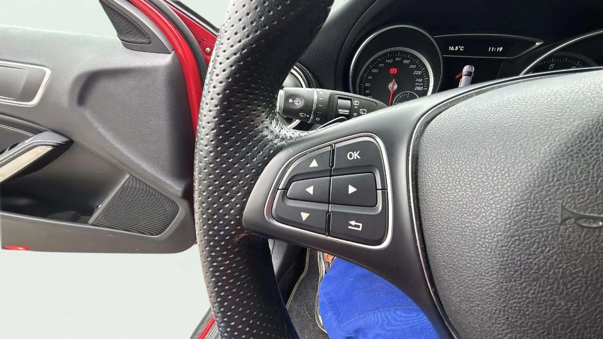 Mercedes-Benz GLA 180 - foto 29
