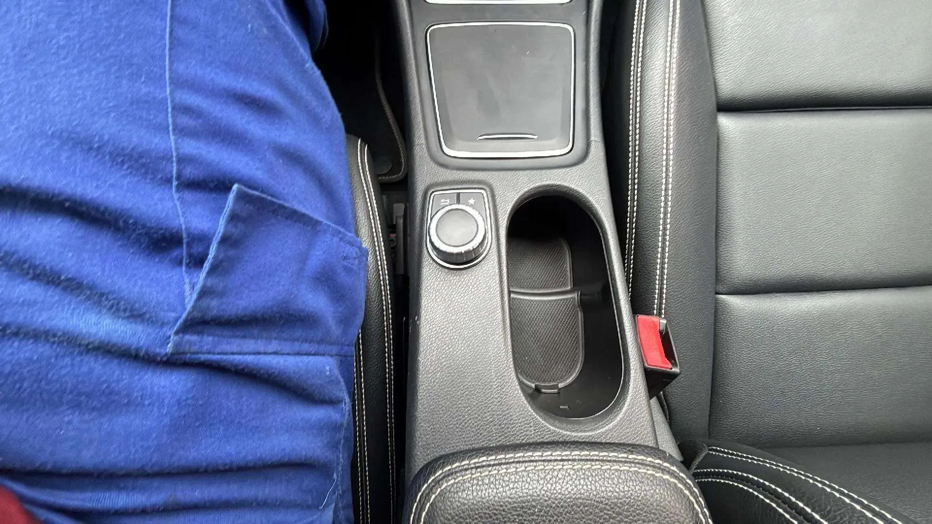 Mercedes-Benz GLA 180 - foto 15