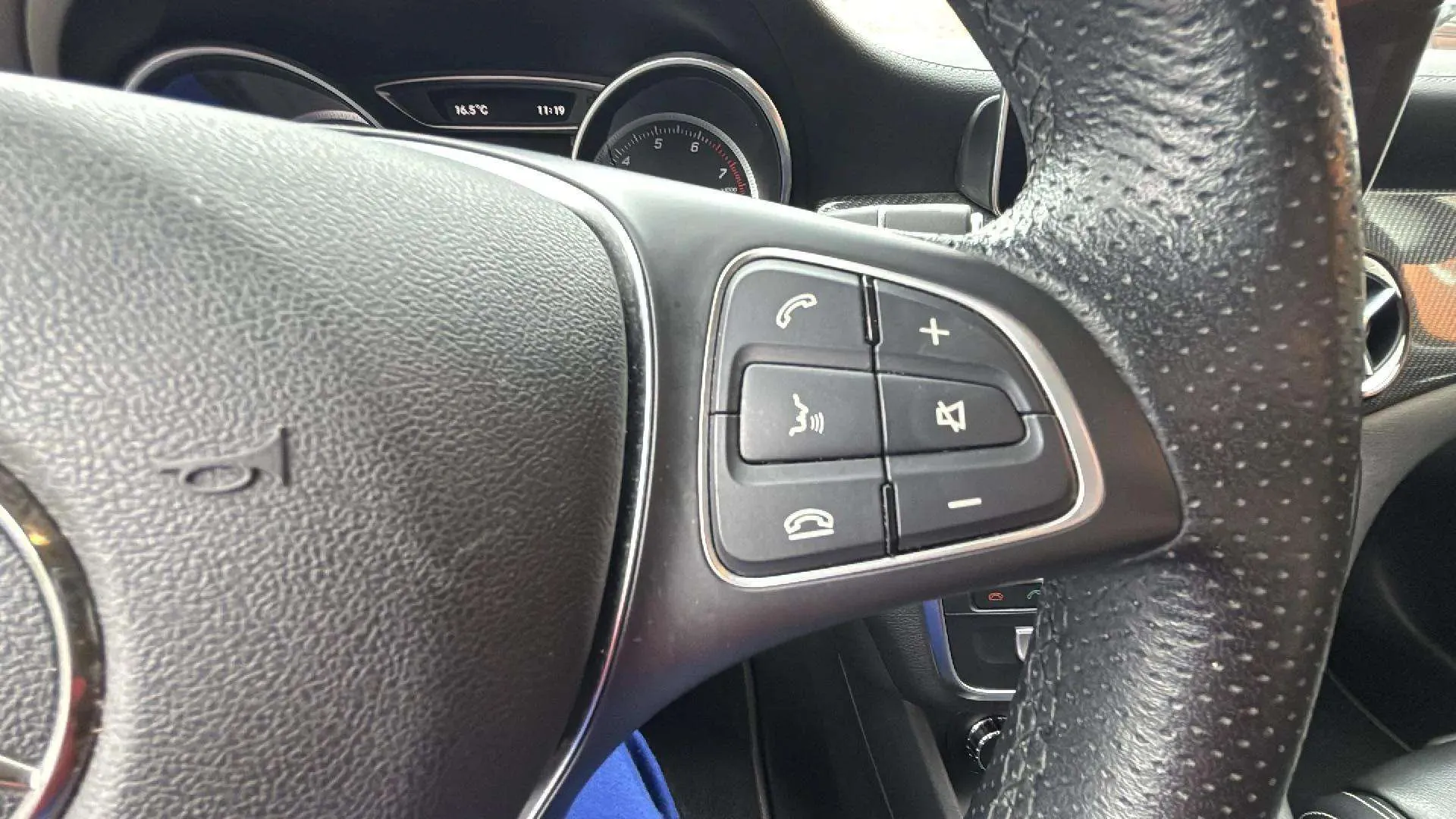 Mercedes-Benz GLA 180 - foto 31