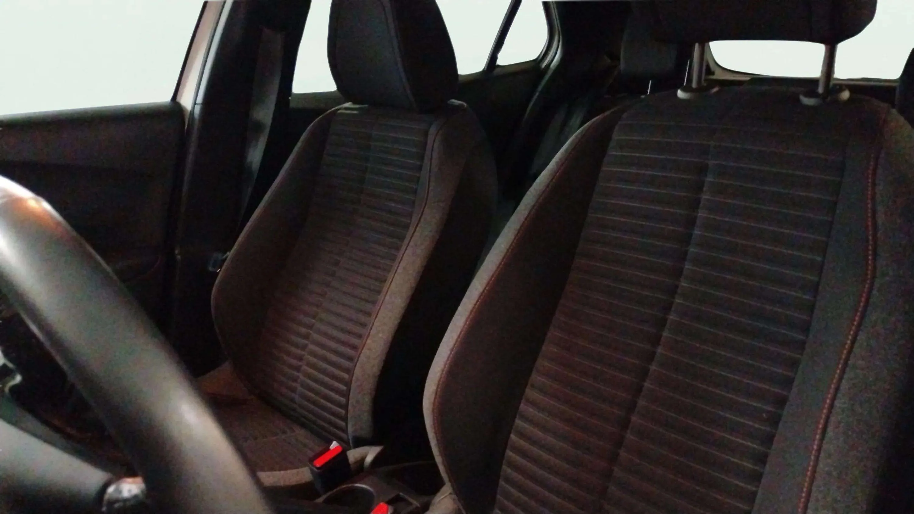 Peugeot 2008 Active PureTech 100 BVM6 - foto 14