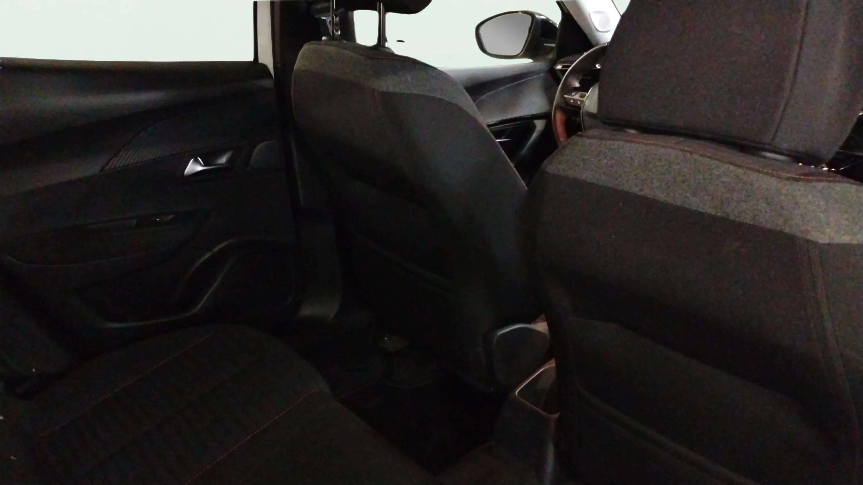 Peugeot 2008 Active PureTech 100 BVM6 - foto 17