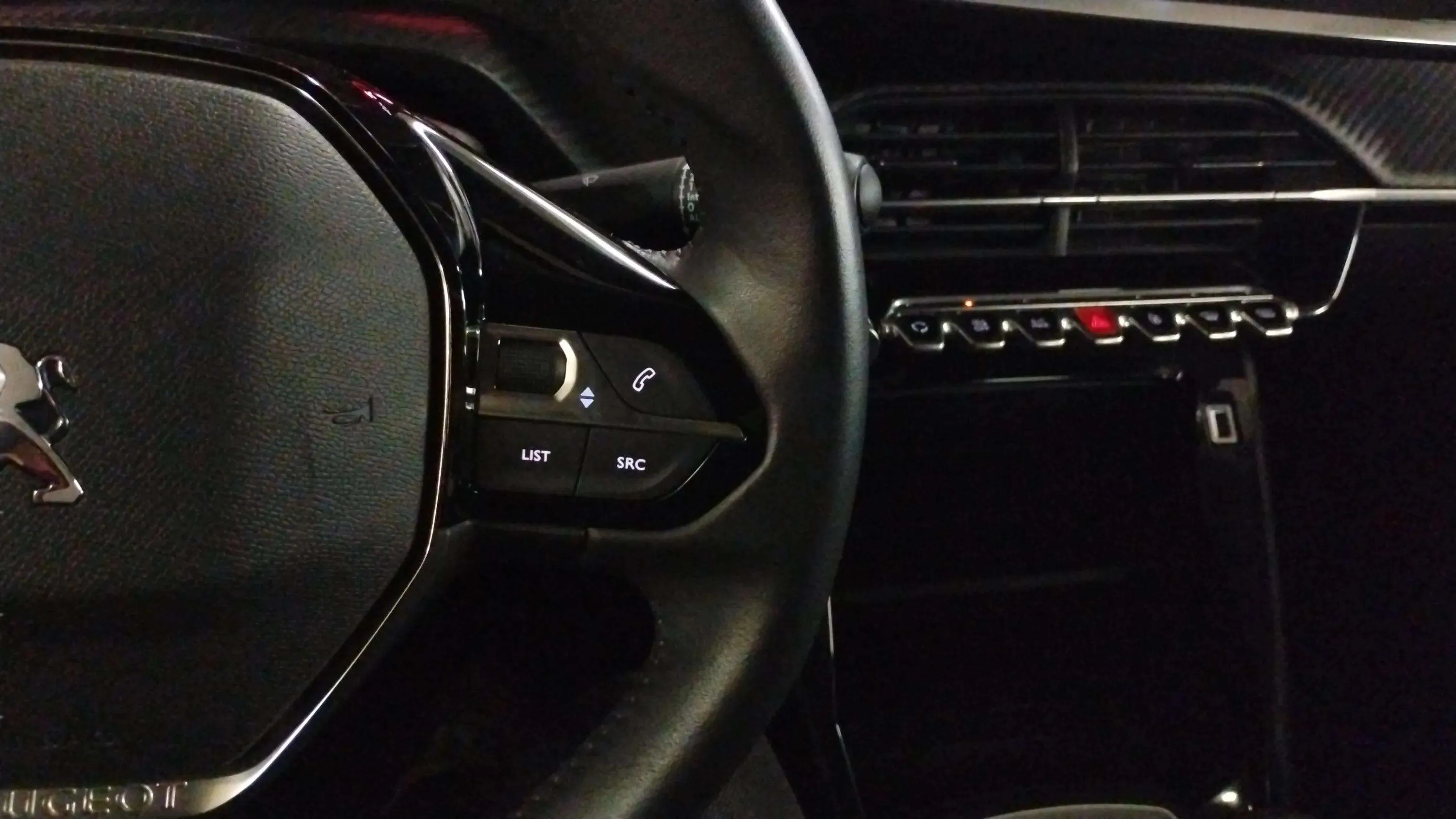 Peugeot 2008 Active PureTech 100 BVM6 - foto 10