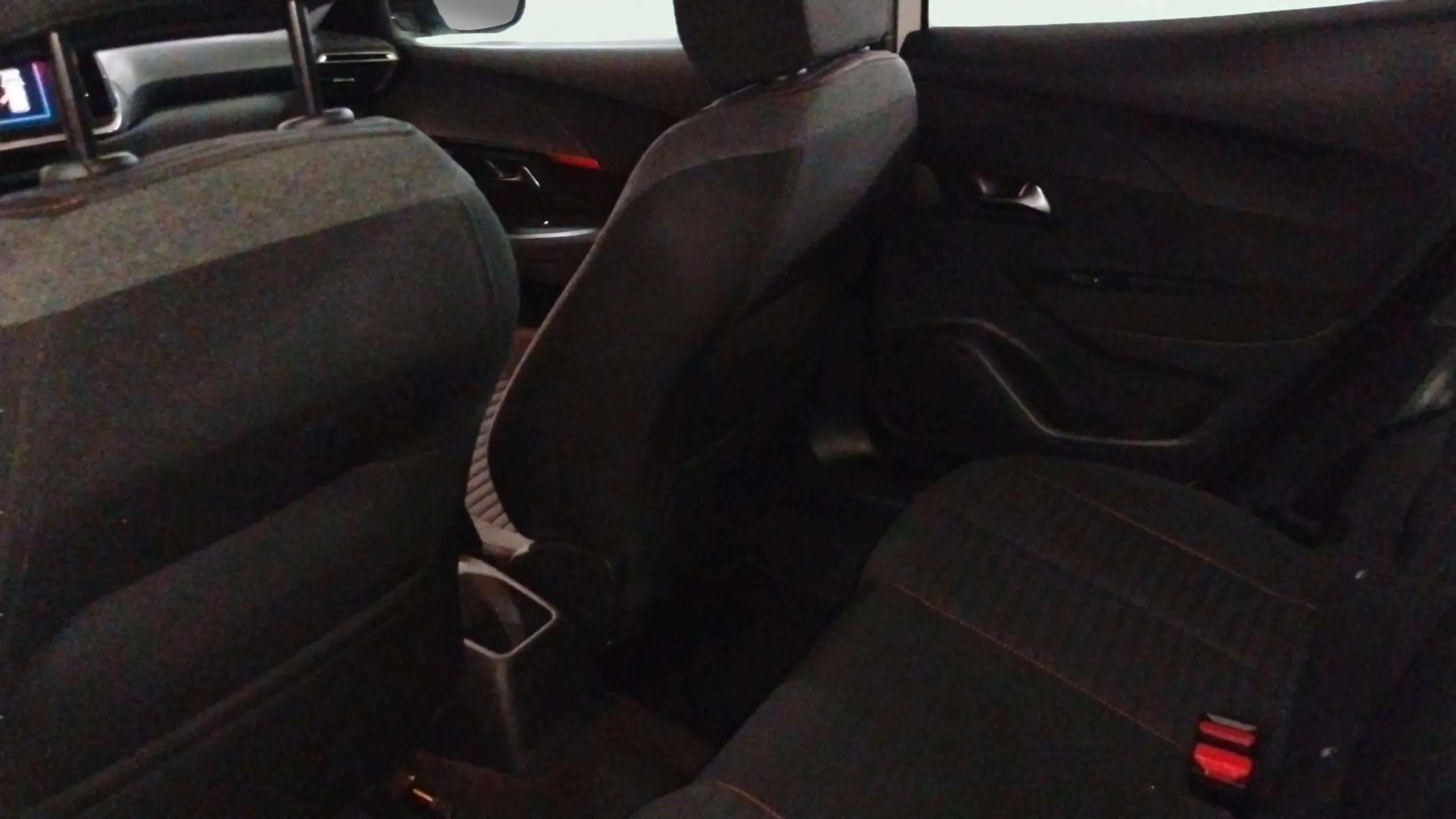 Peugeot 2008 Active PureTech 100 BVM6 - foto 15