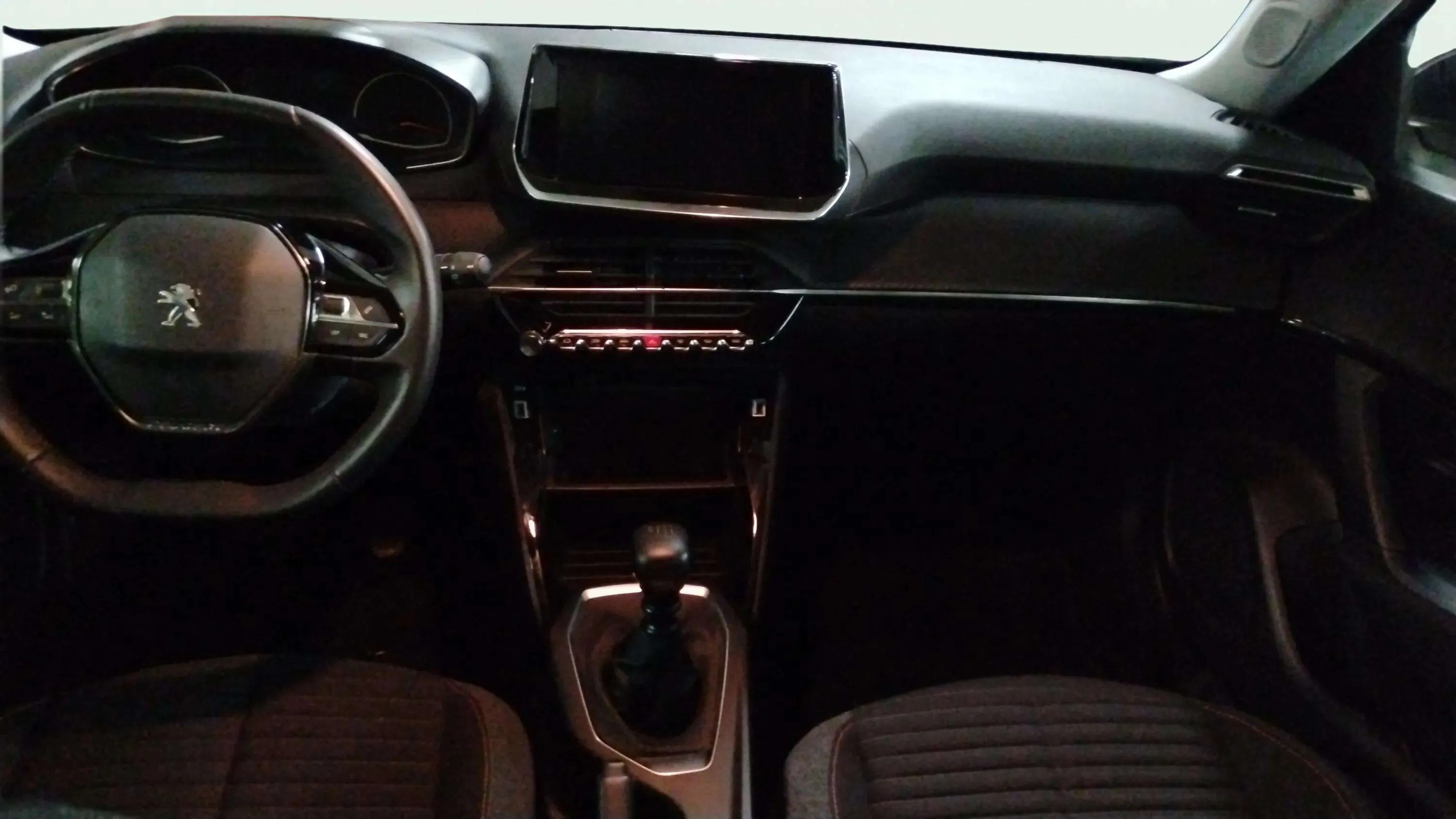 Peugeot 2008 Active PureTech 100 BVM6 - foto 7