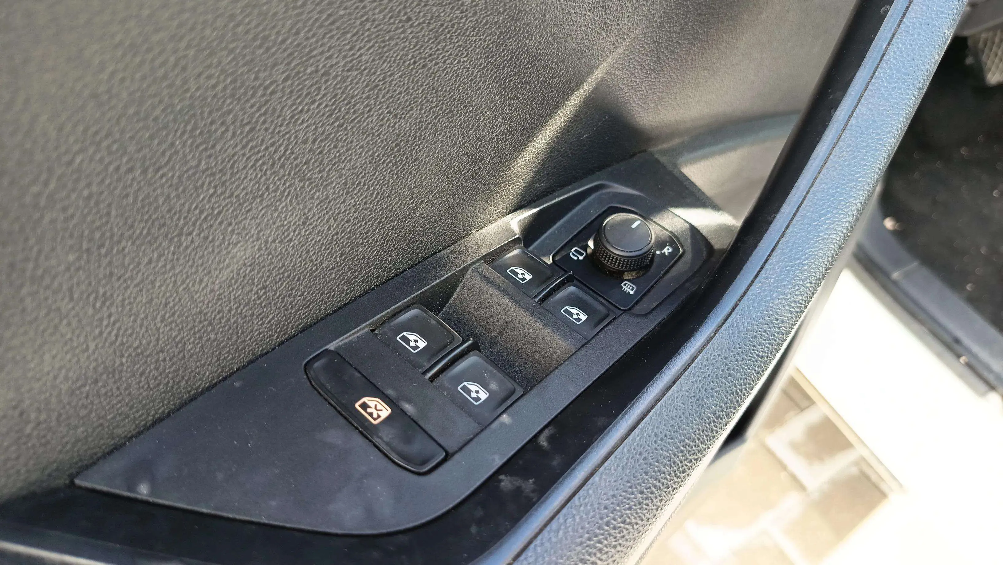 Škoda Karoq 2.0 TDI DSG 4x4 Ambition - foto 19