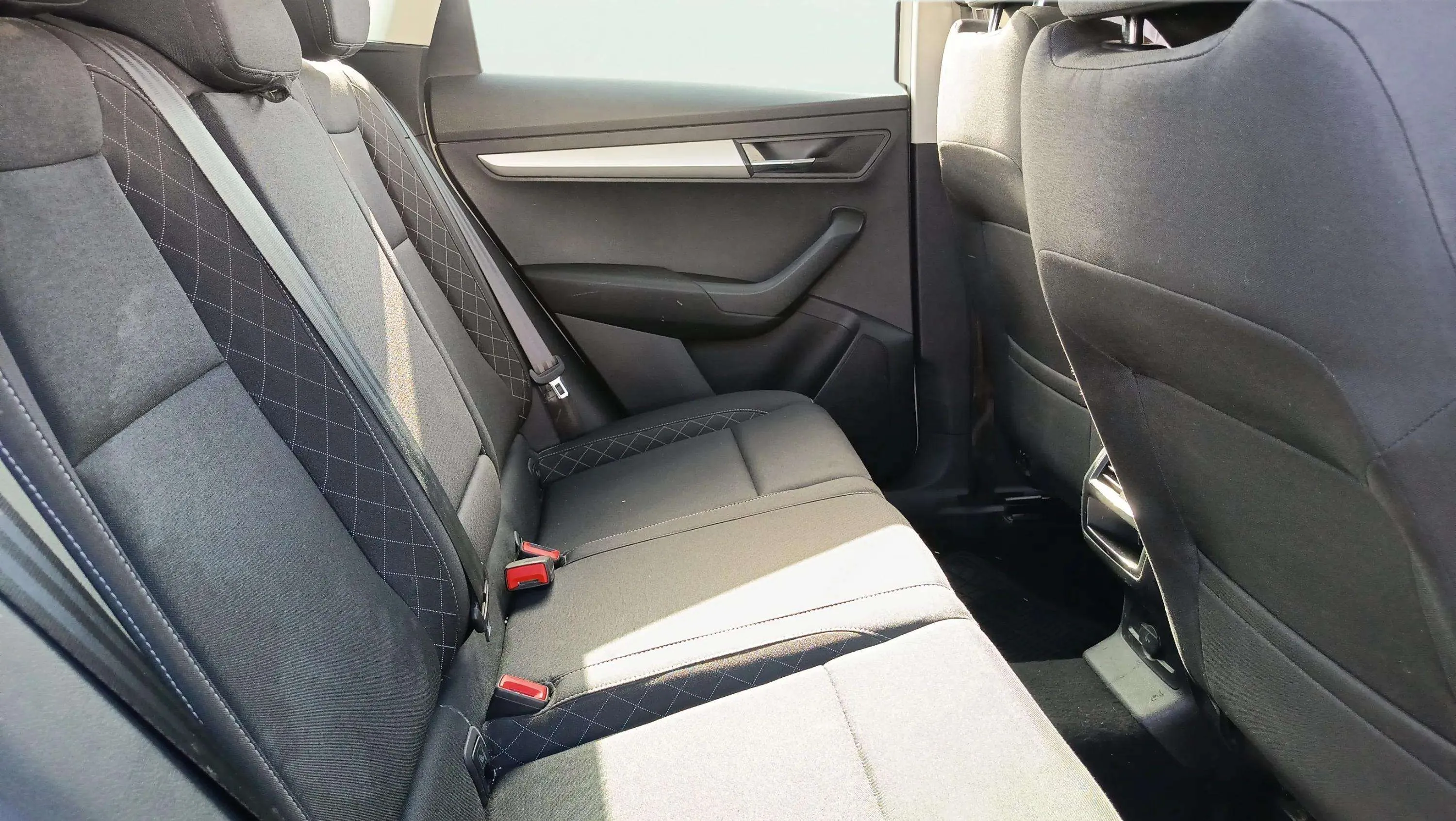 Škoda Karoq 2.0 TDI DSG 4x4 Ambition - foto 17