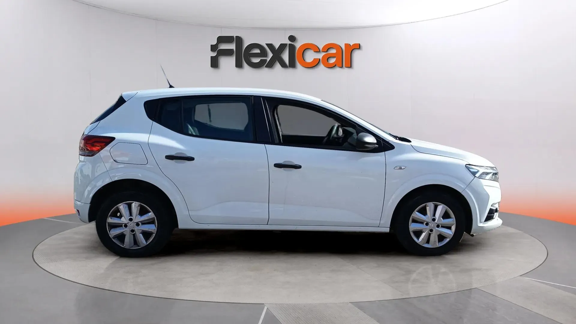 Dacia Sandero Essential TCe - foto 7
