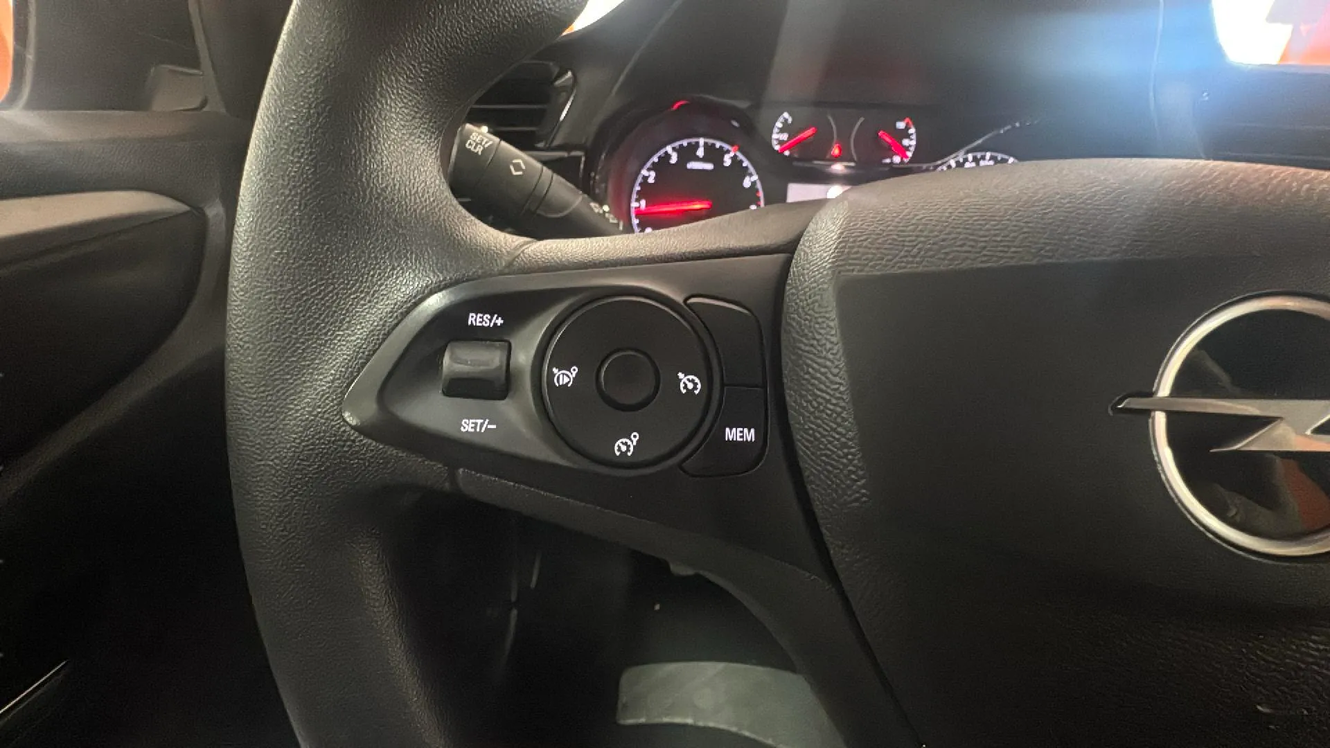 Opel Corsa 1.2T XHL - foto 27