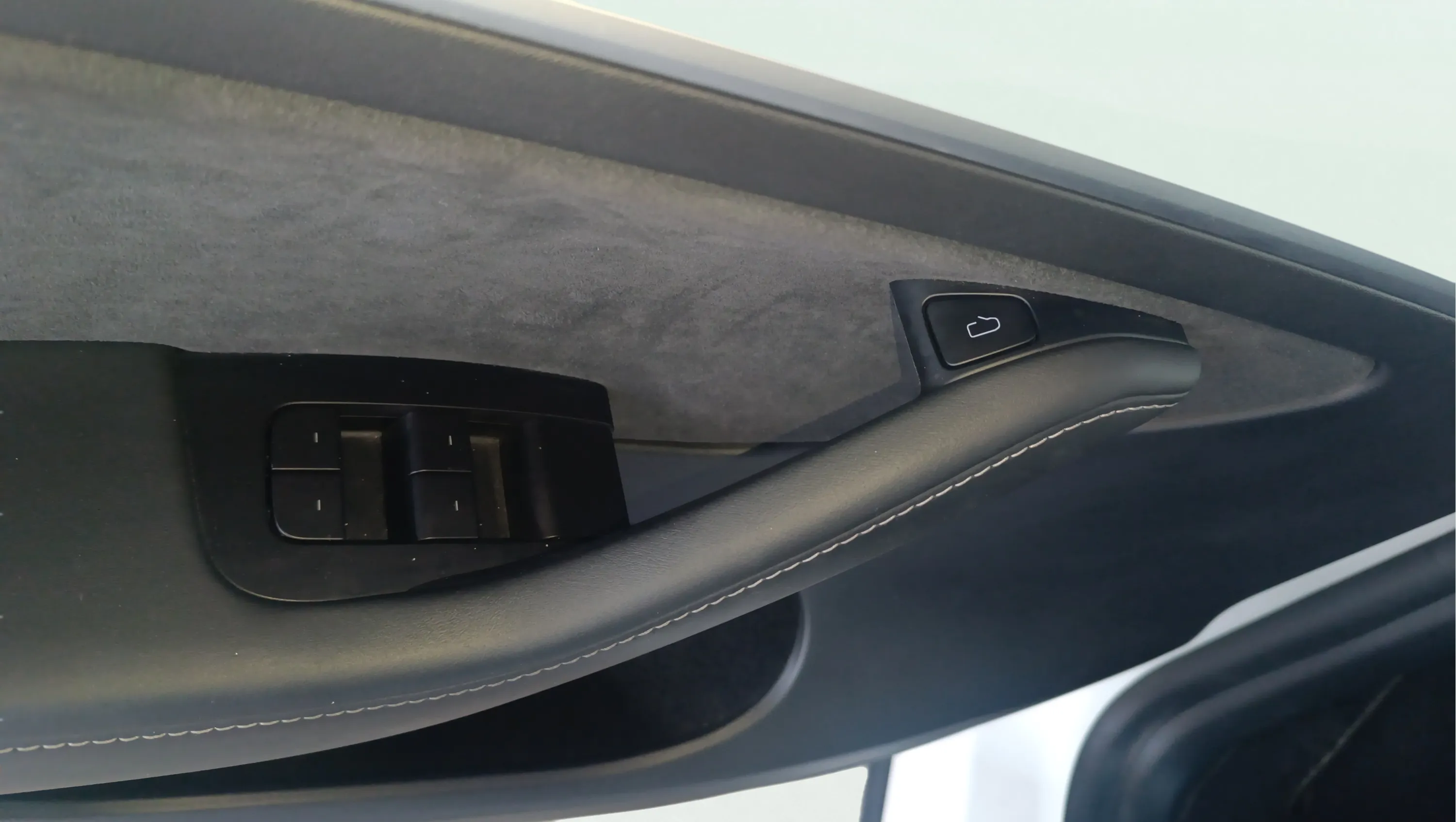 Tesla Model Y Gran Autonomía 4WD - foto 29