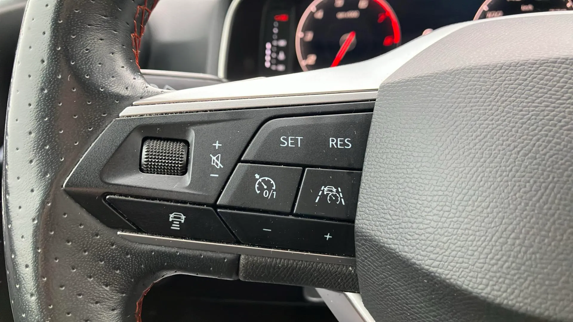 SEAT Arona 1.0 TSI FR Plus - foto 11