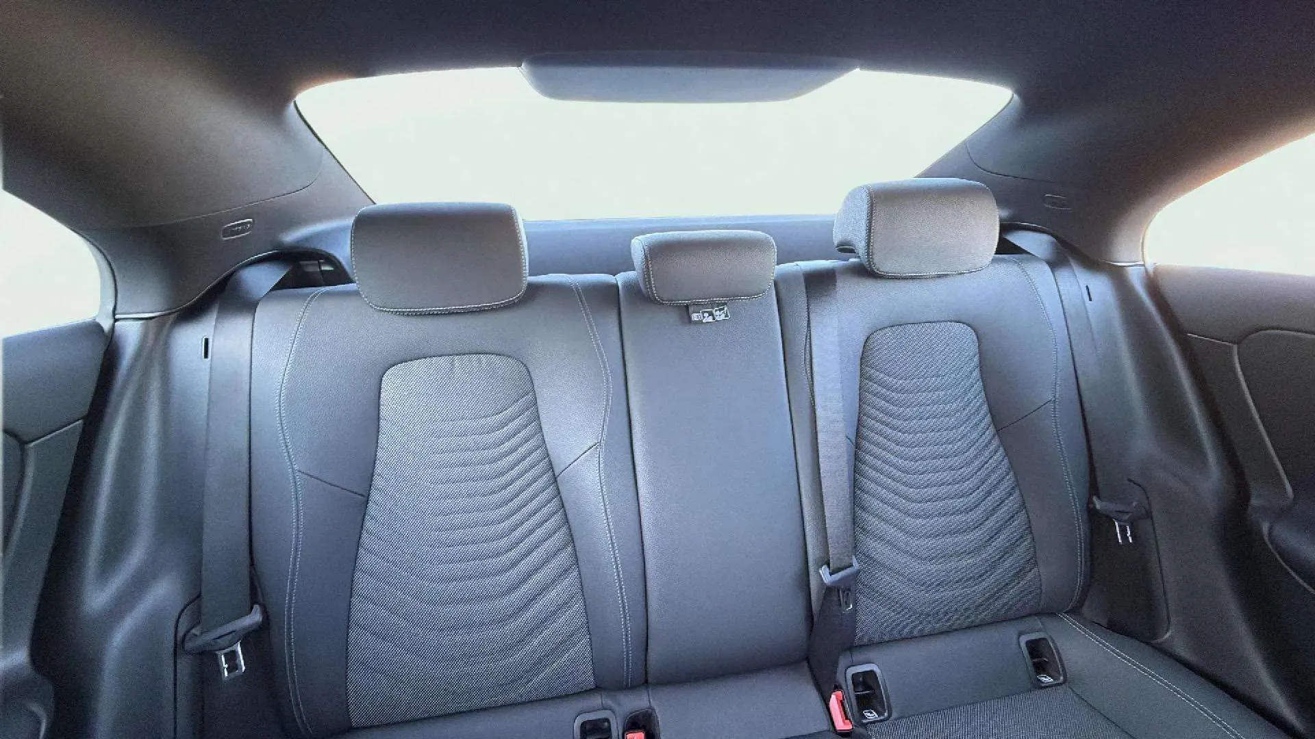 Mercedes-Benz CLA 180 - foto 12
