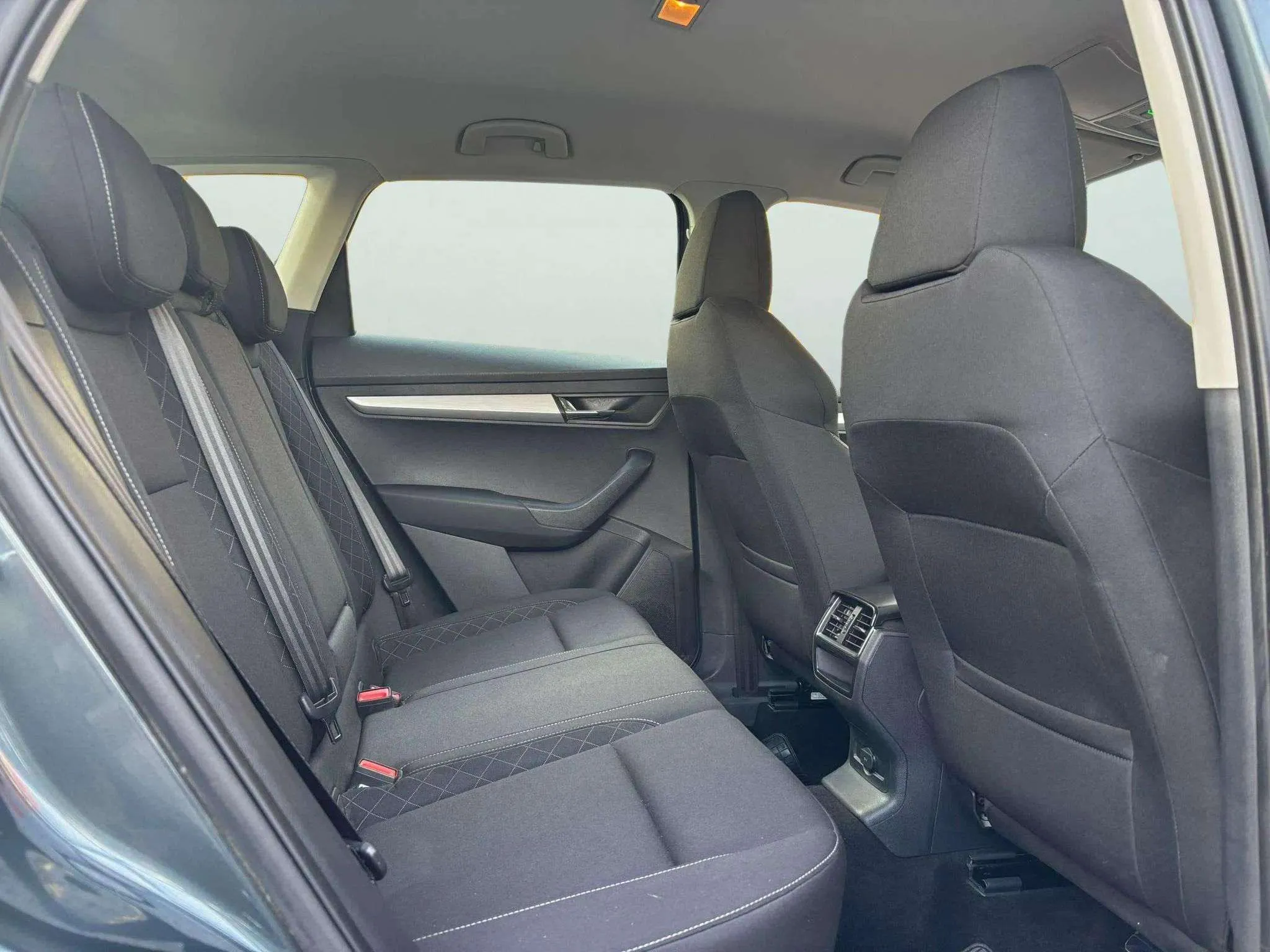 Škoda Karoq 2.0 TDI DSG 4x4 Ambition - foto 16