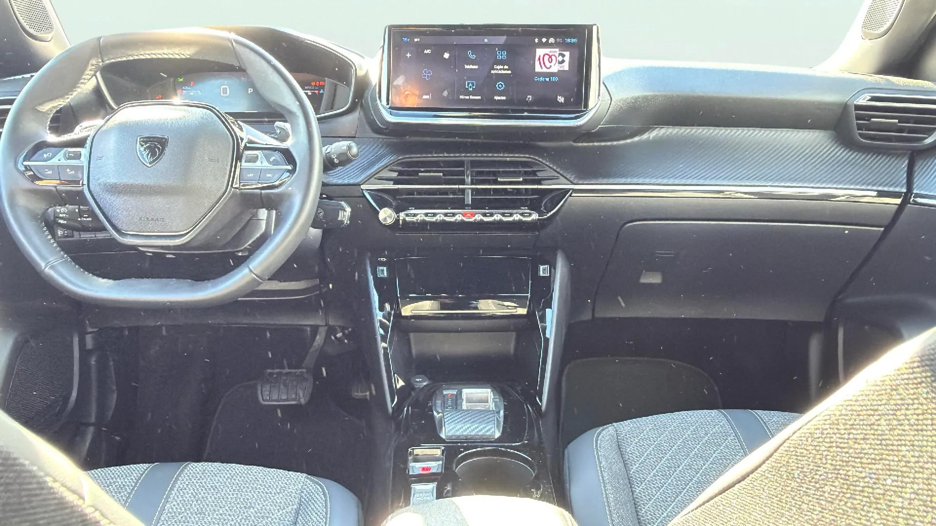 Peugeot 2008 Allure PureTech 130 EAT8 - foto 11