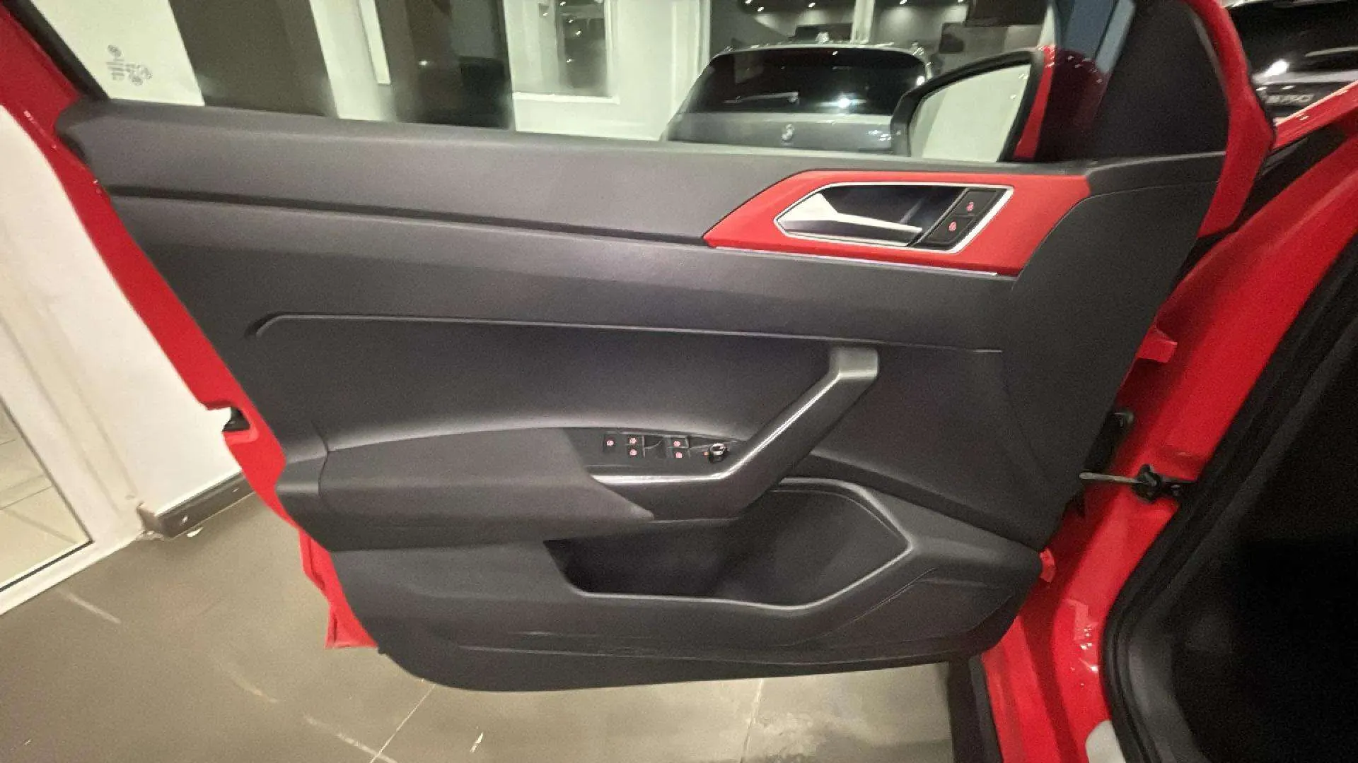 Volkswagen Polo GTI 2.0 TSI DSG - foto 30