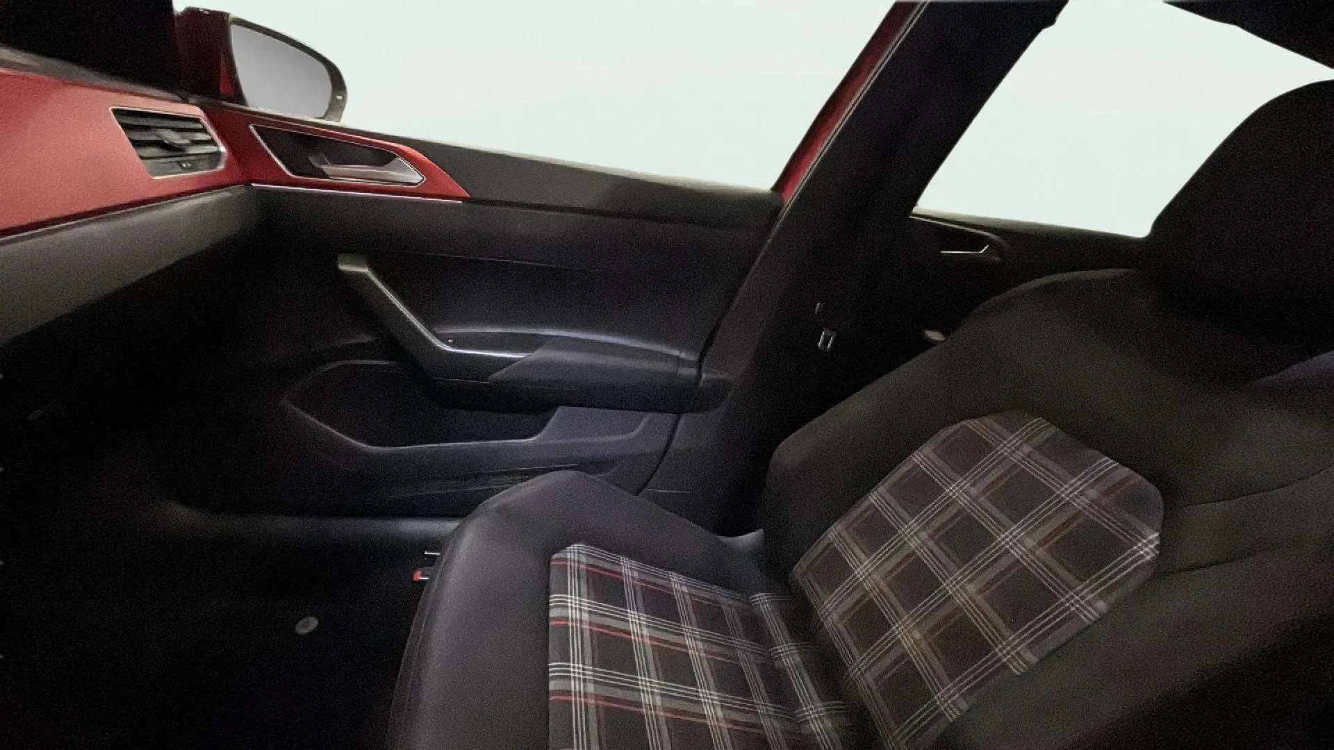 Volkswagen Polo GTI 2.0 TSI DSG - foto 28