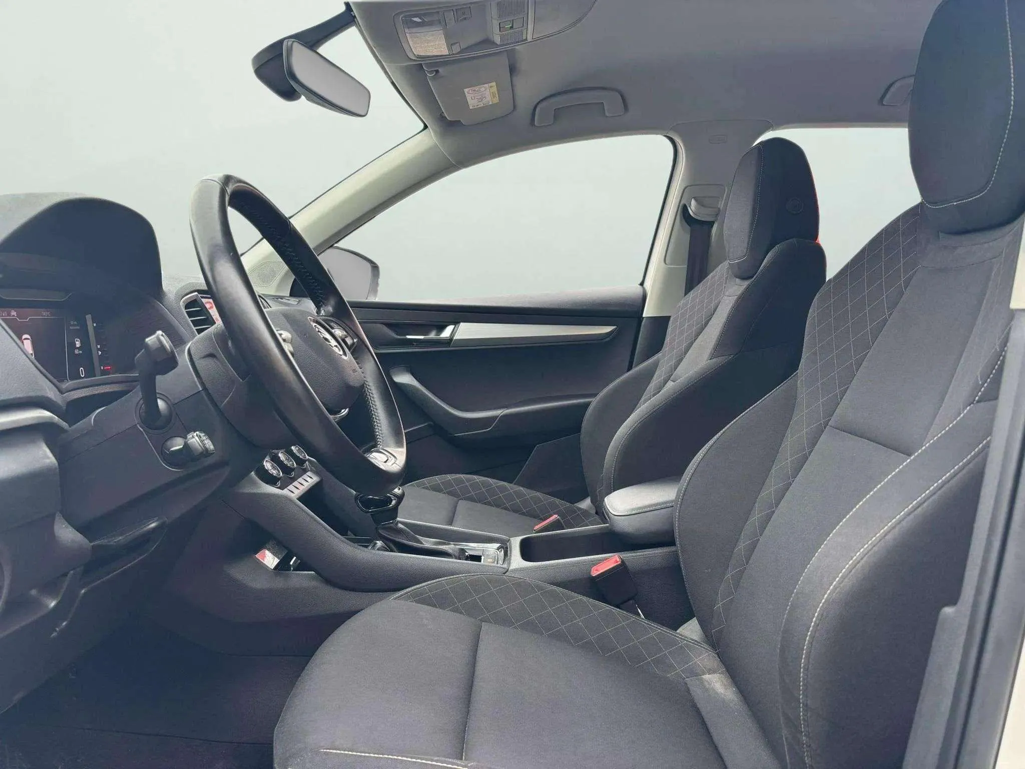 Škoda Karoq 2.0 TDI DSG 4x4 Ambition - foto 12