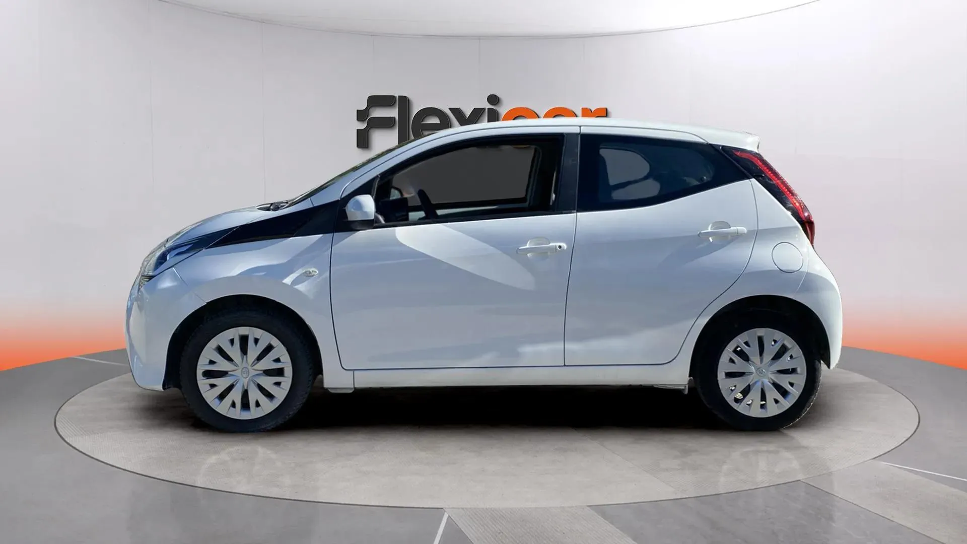 Toyota Aygo 1.0 70 x-play - foto 5