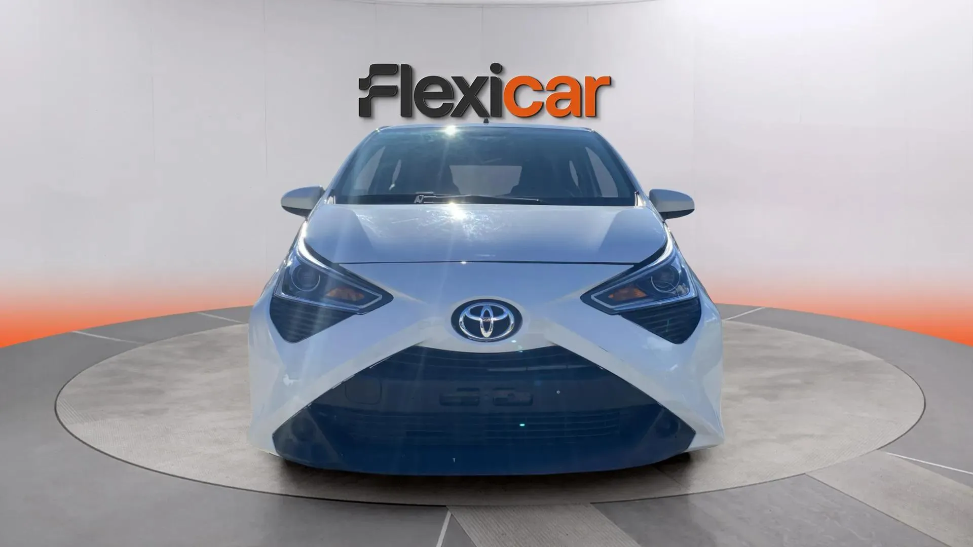 Toyota Aygo 1.0 70 x-play - foto 2